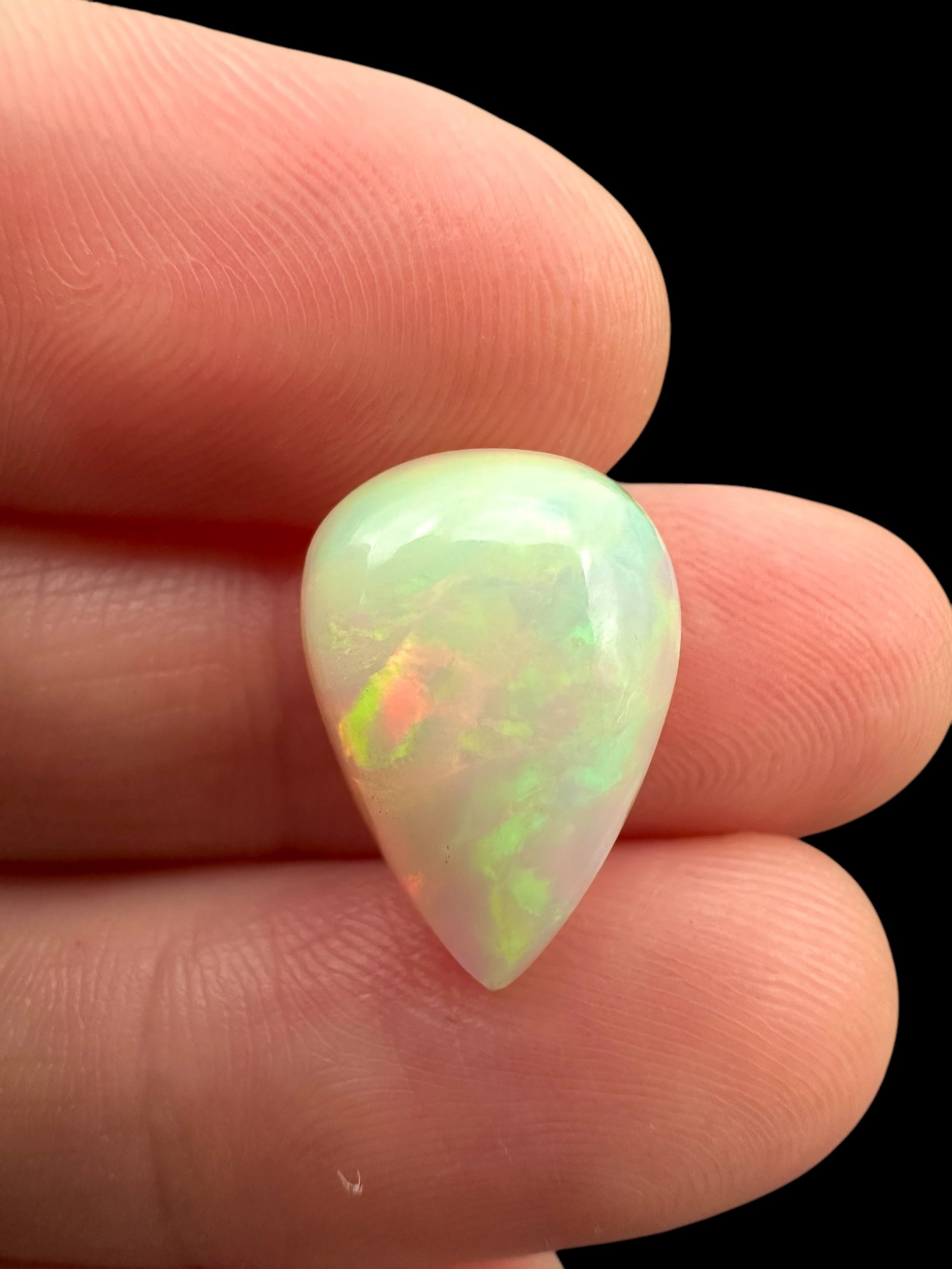 Precious opal cabochon 4,1ct – Welo, Ethiopia