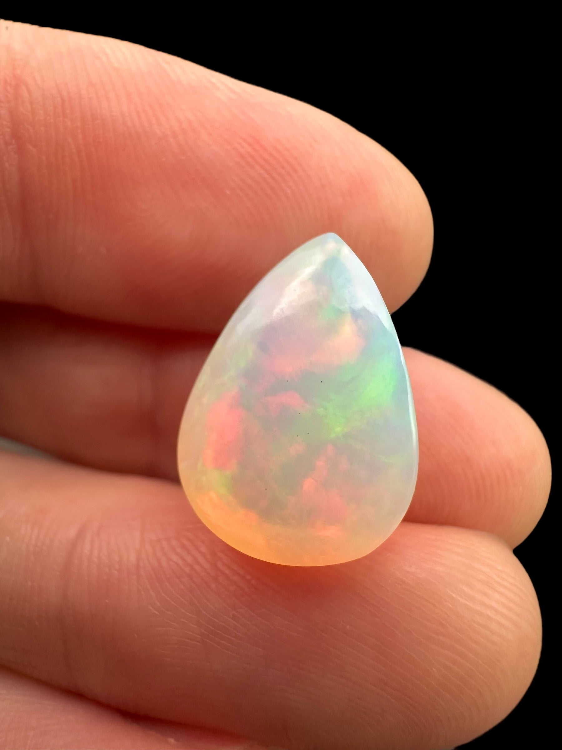 Precious opal cabochon 6,2ct – Welo, Ethiopia
