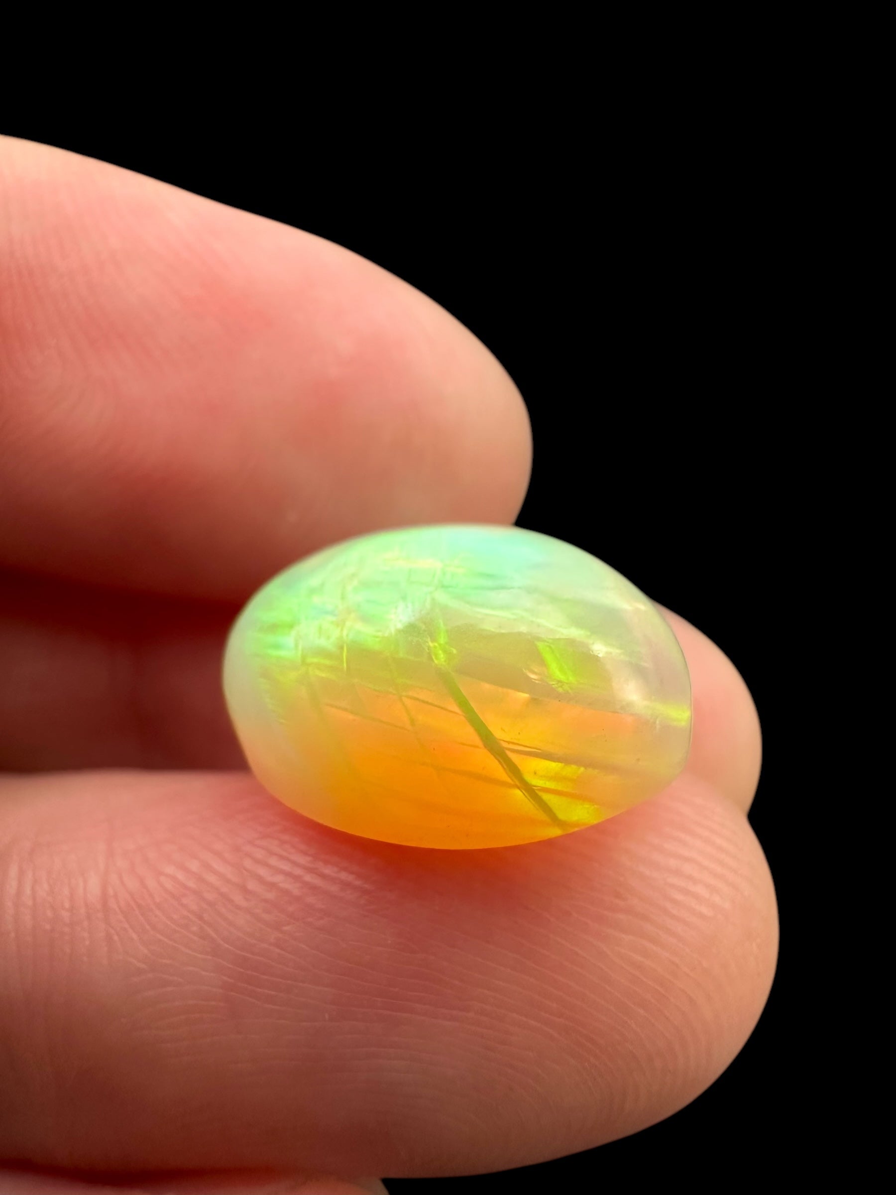 Precious opal cabochon 5,5ct – Welo, Ethiopia