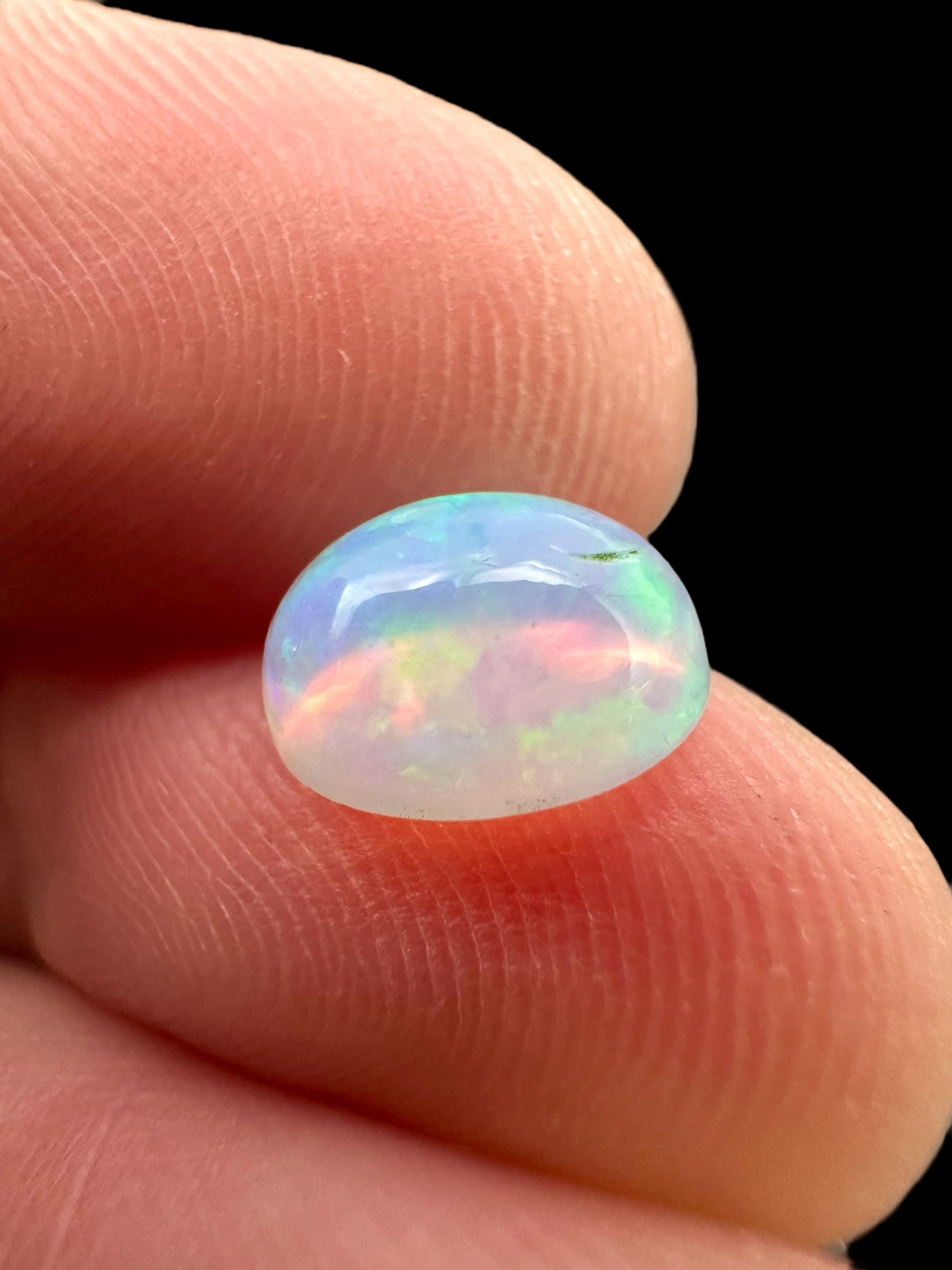 Precious opal cabochon 0,9ct – Welo, Ethiopia - OPK054