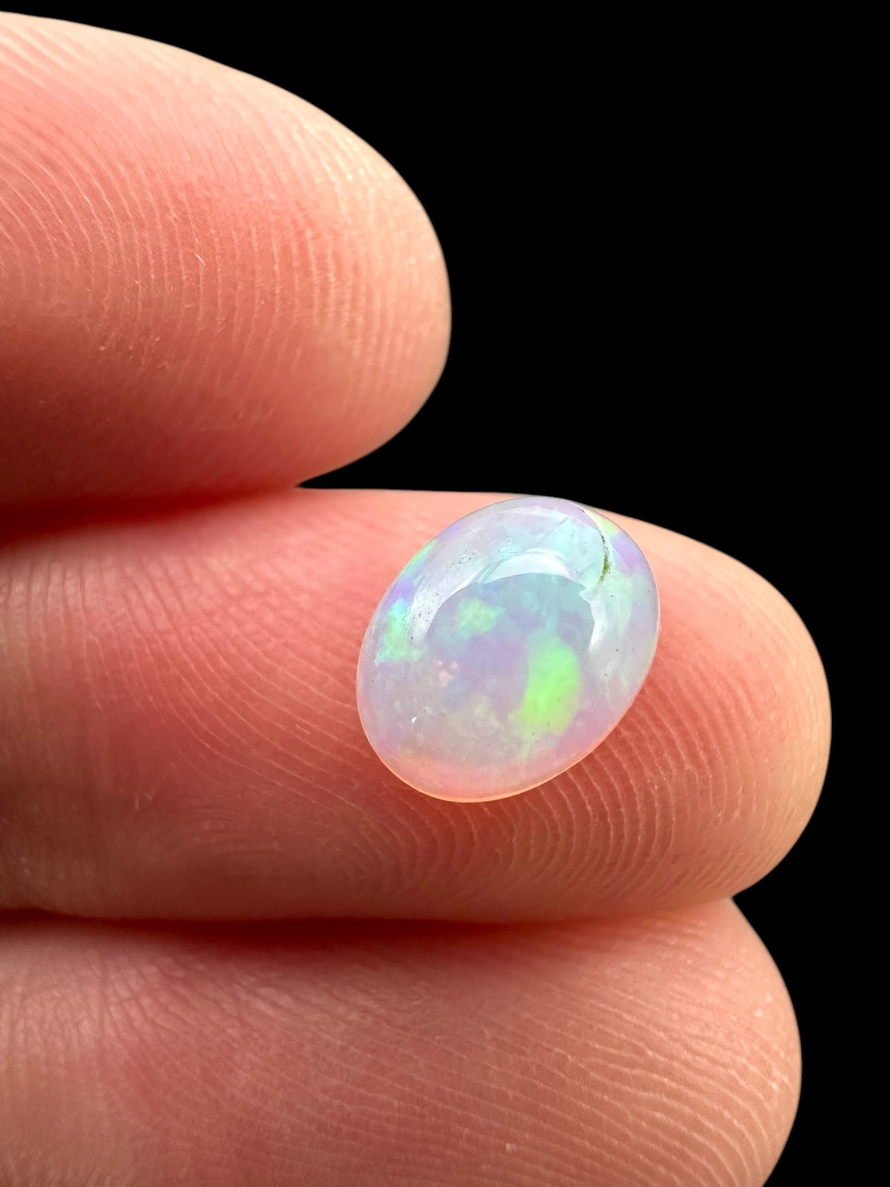 Precious opal cabochon 0,9ct – Welo, Ethiopia - OPK054