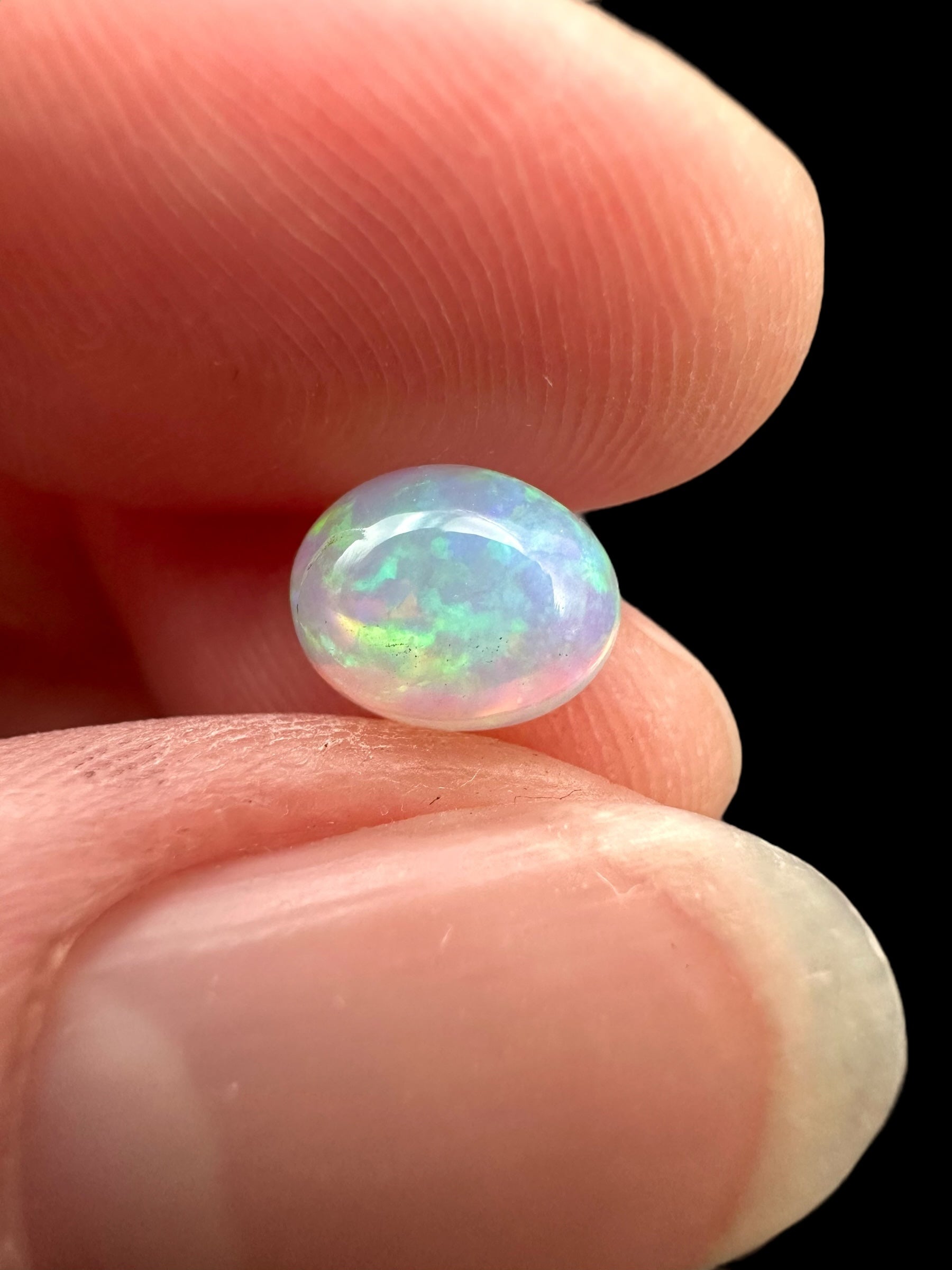 Precious opal cabochon 0,9ct – Welo, Ethiopia - OPK054