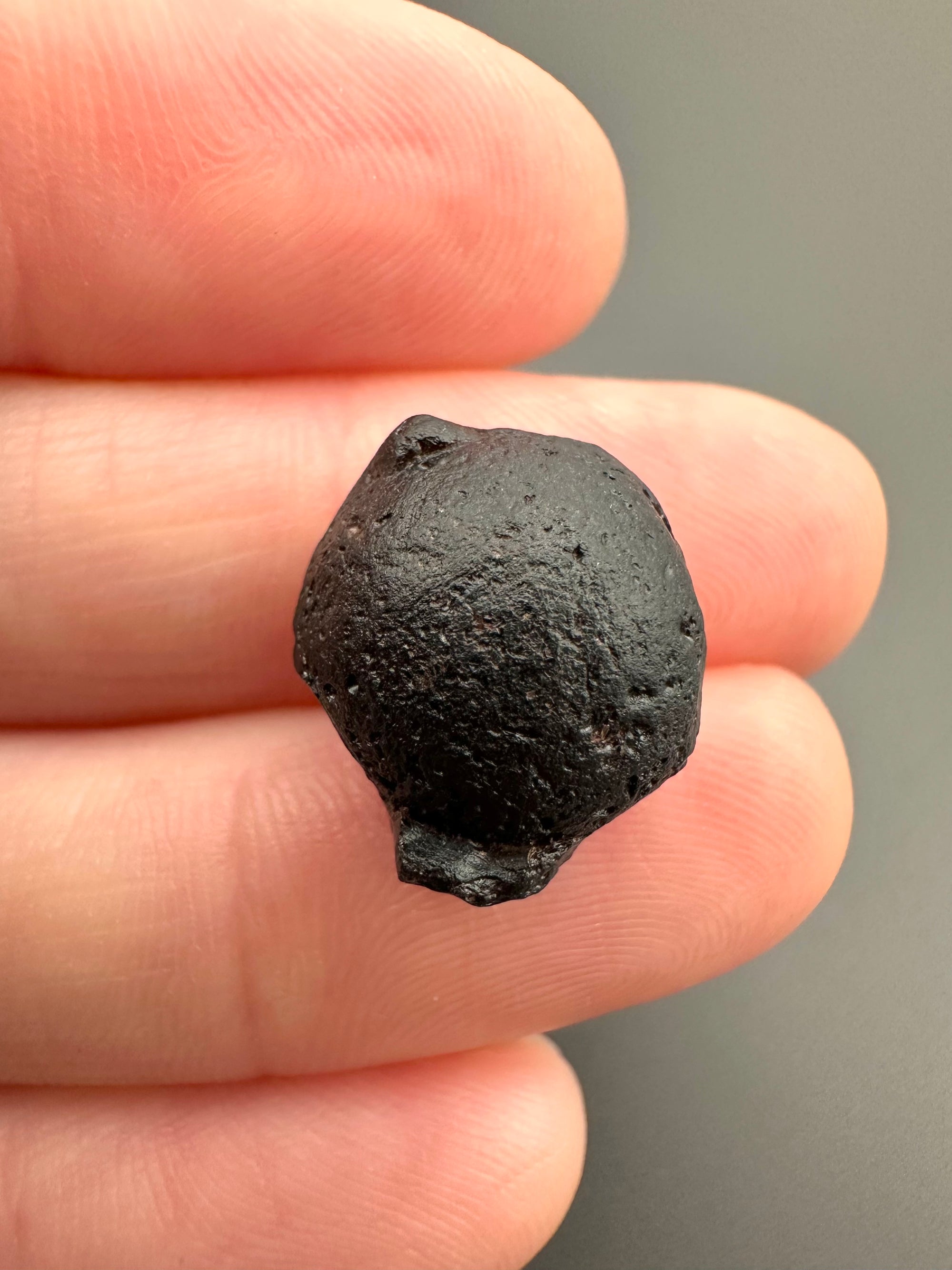 Australite "button" 2g – Kalgoorlie, Western Australia