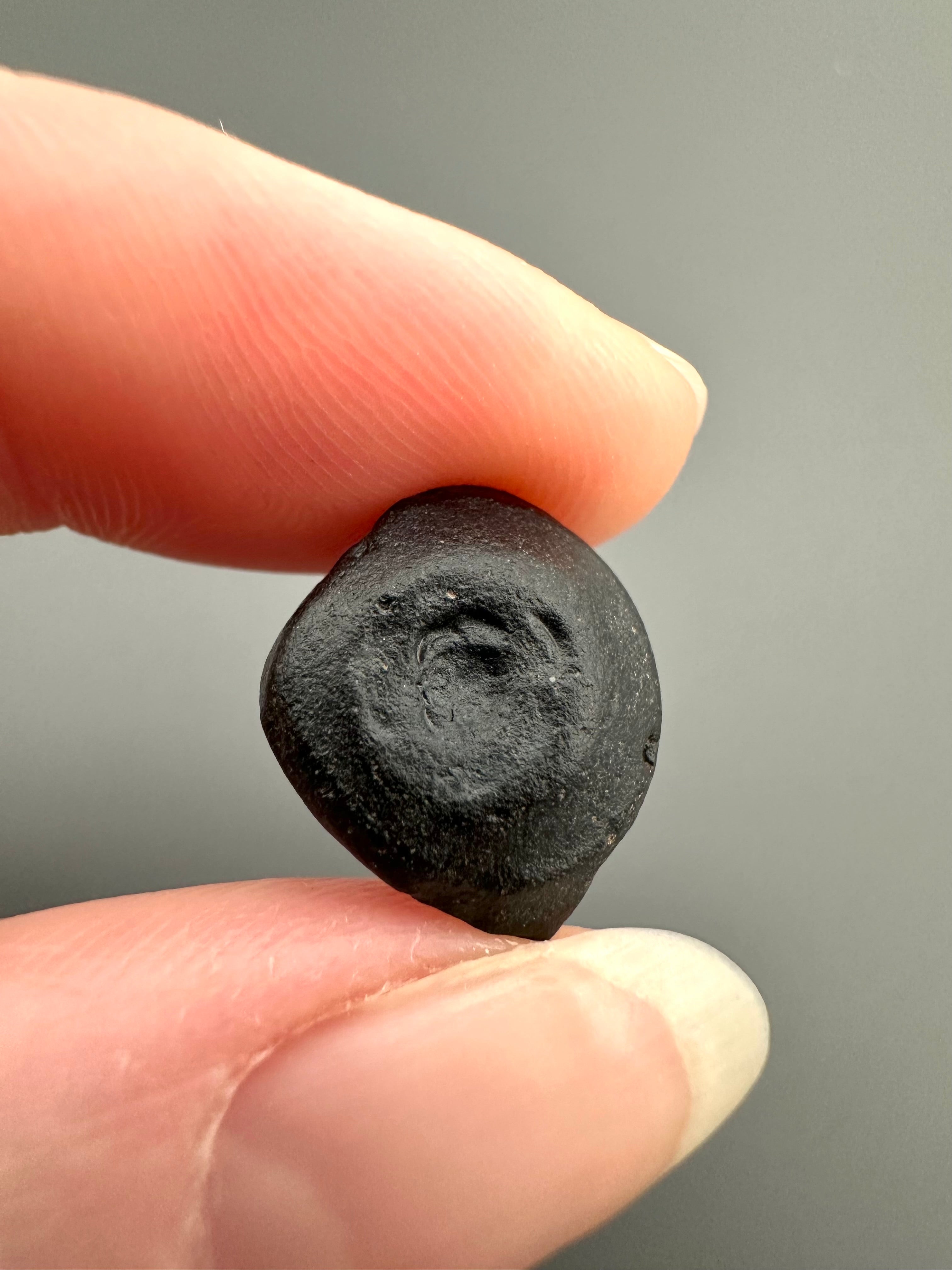 Australite "button" 1,8g – Kalgoorlie, Western Australia - AU057