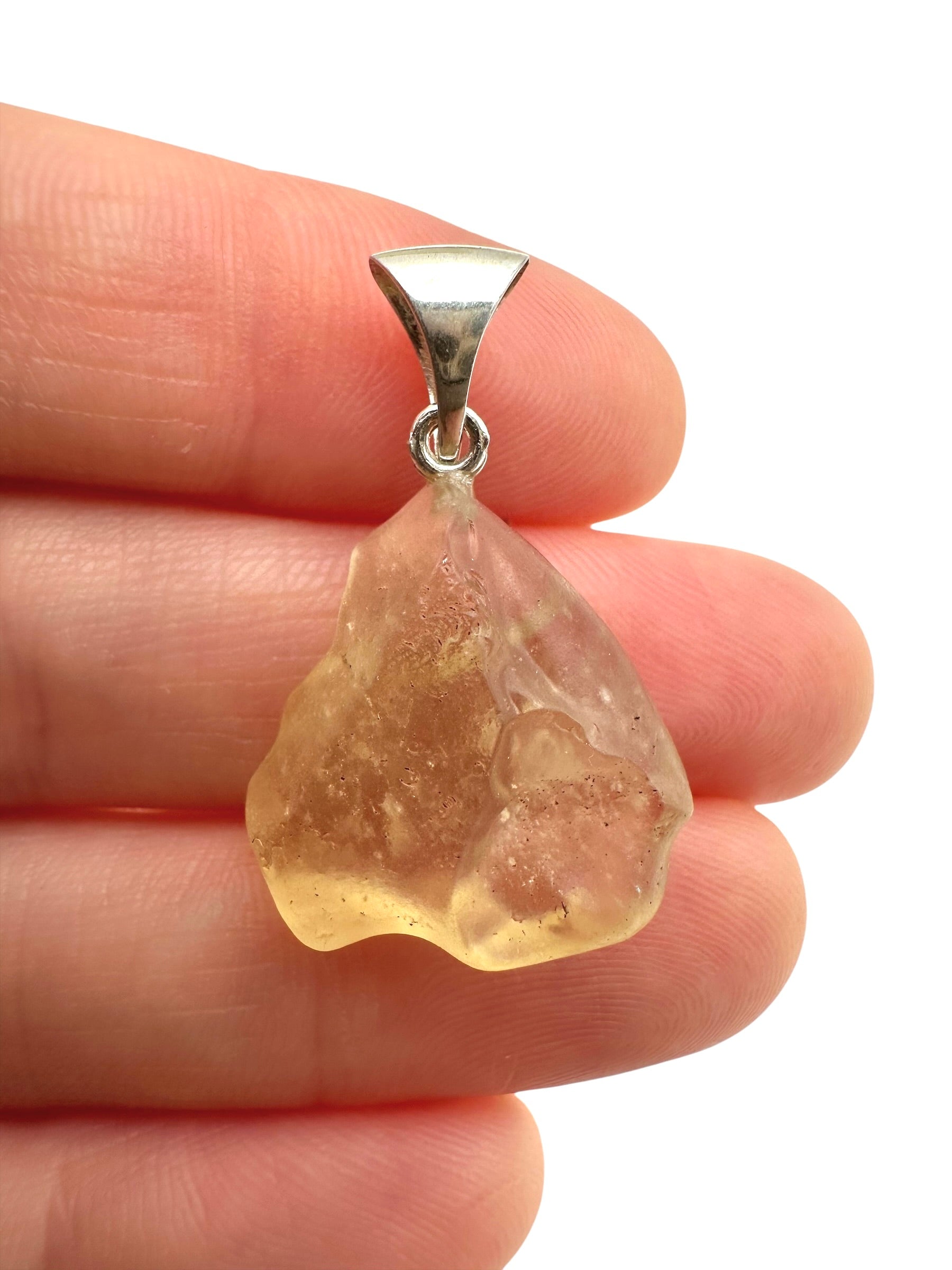 Silver pendant made of Libyan desert glass 3,3g