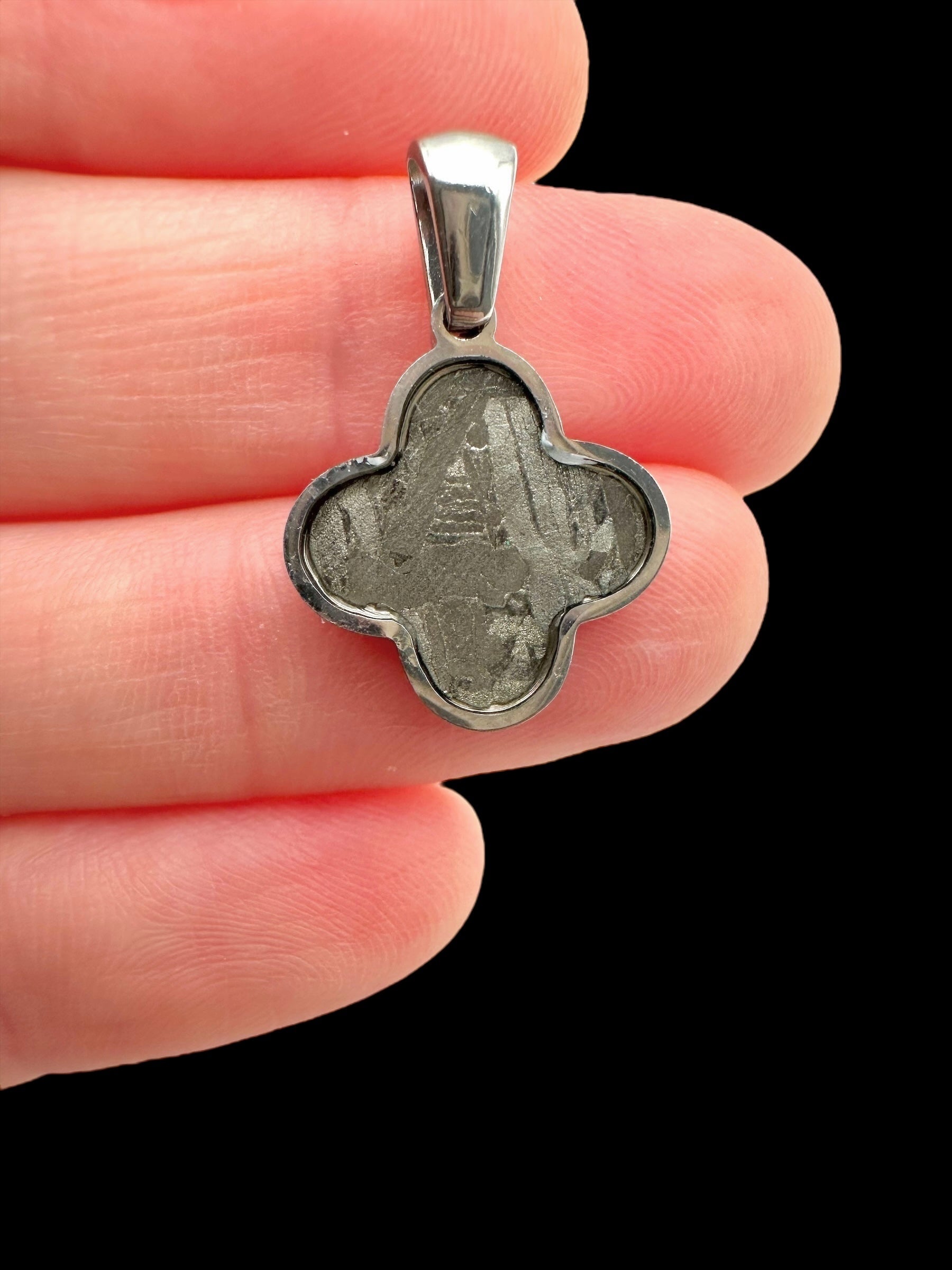 Aletai meteorite pendant - P/M024