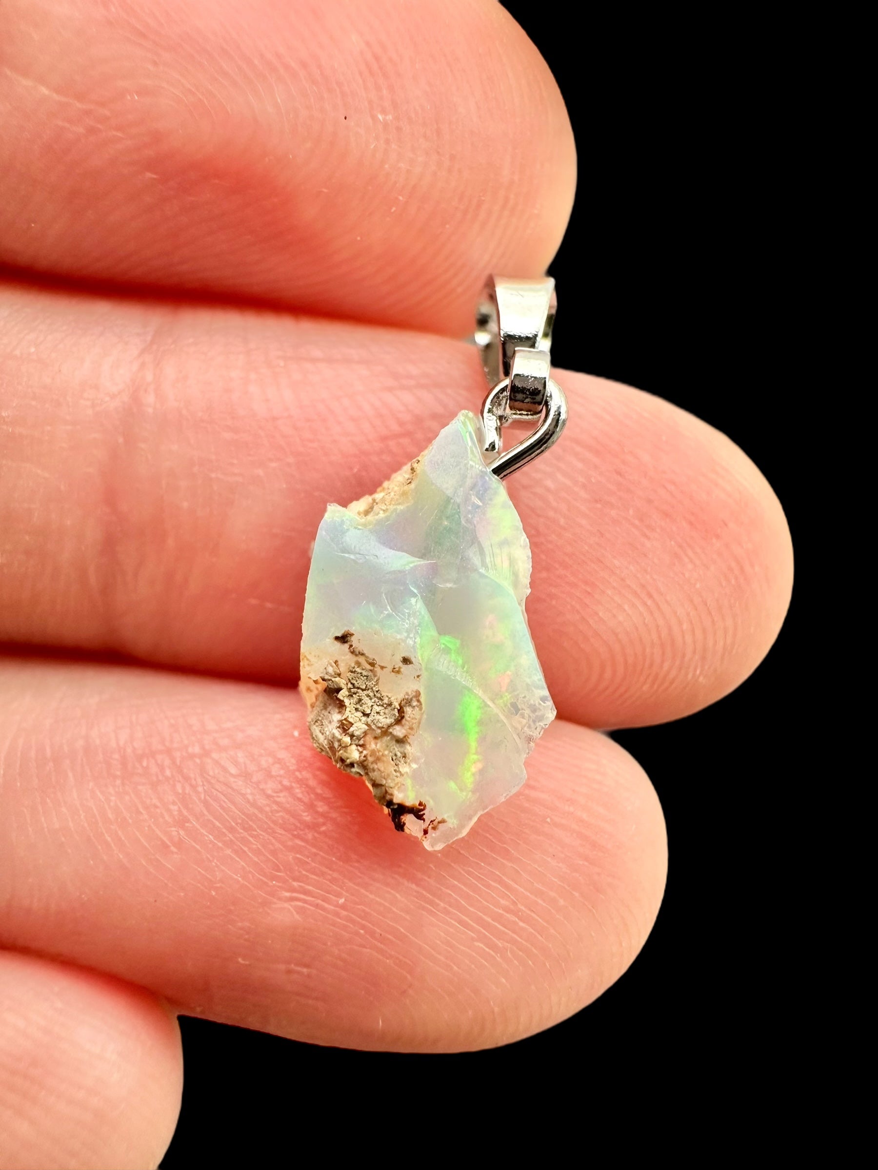 Precious opal pendant - P/OP015