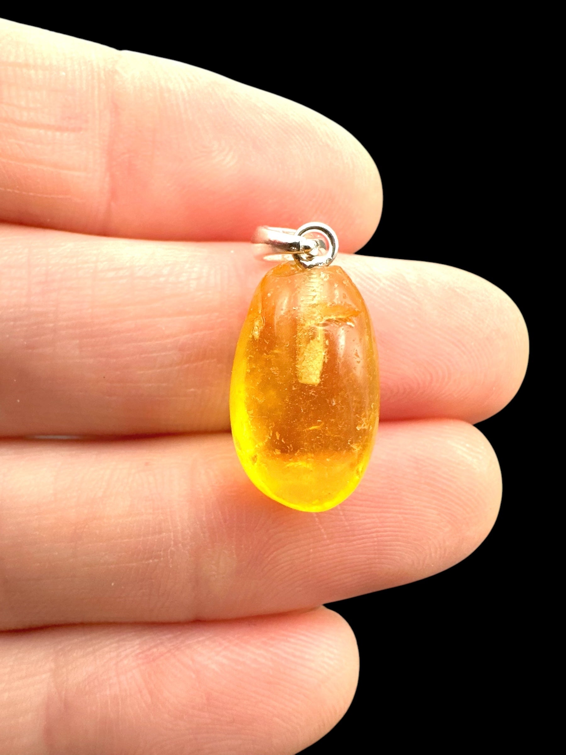 Silver amber pendant - SP/JN050