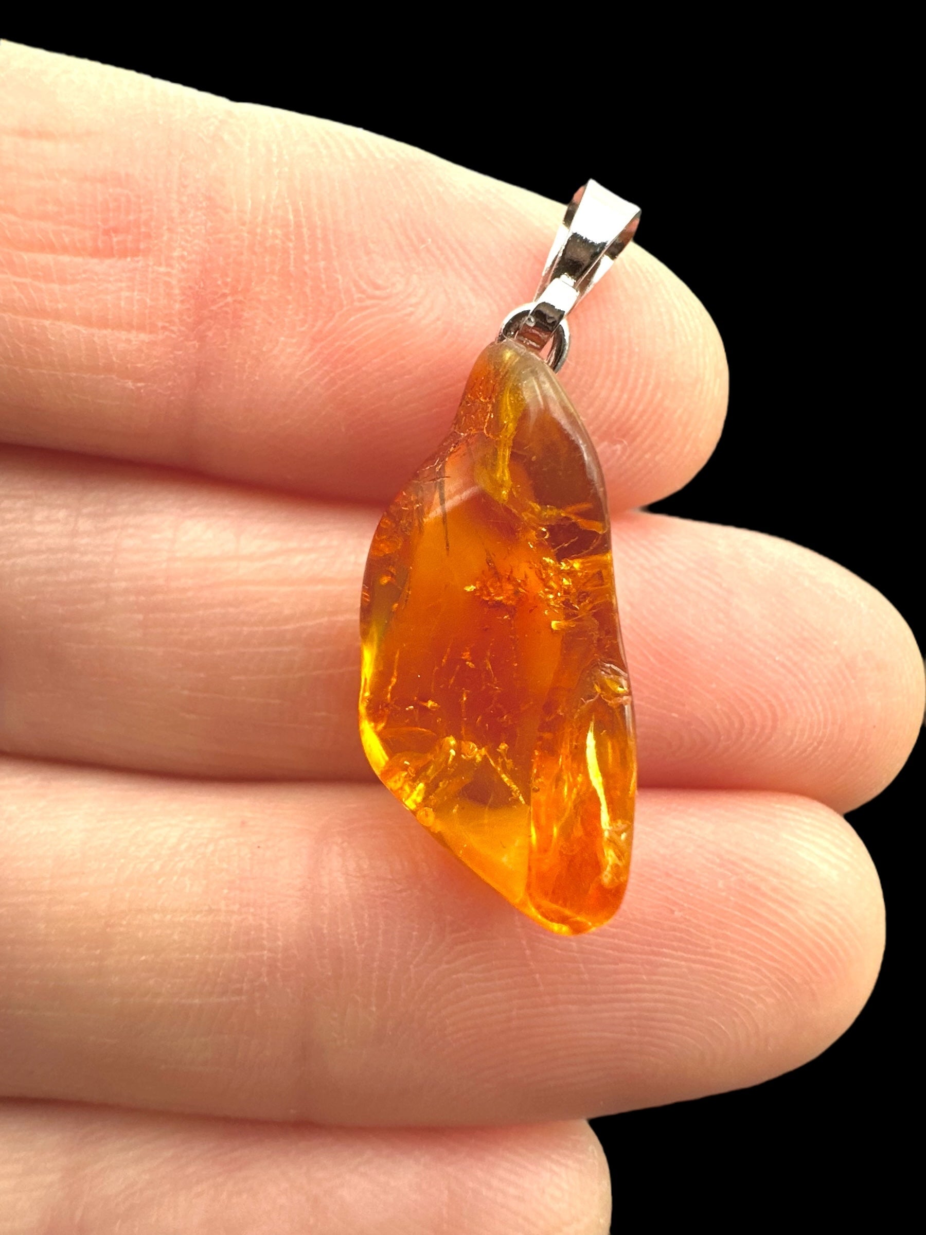 Amber pendant - P/JN010