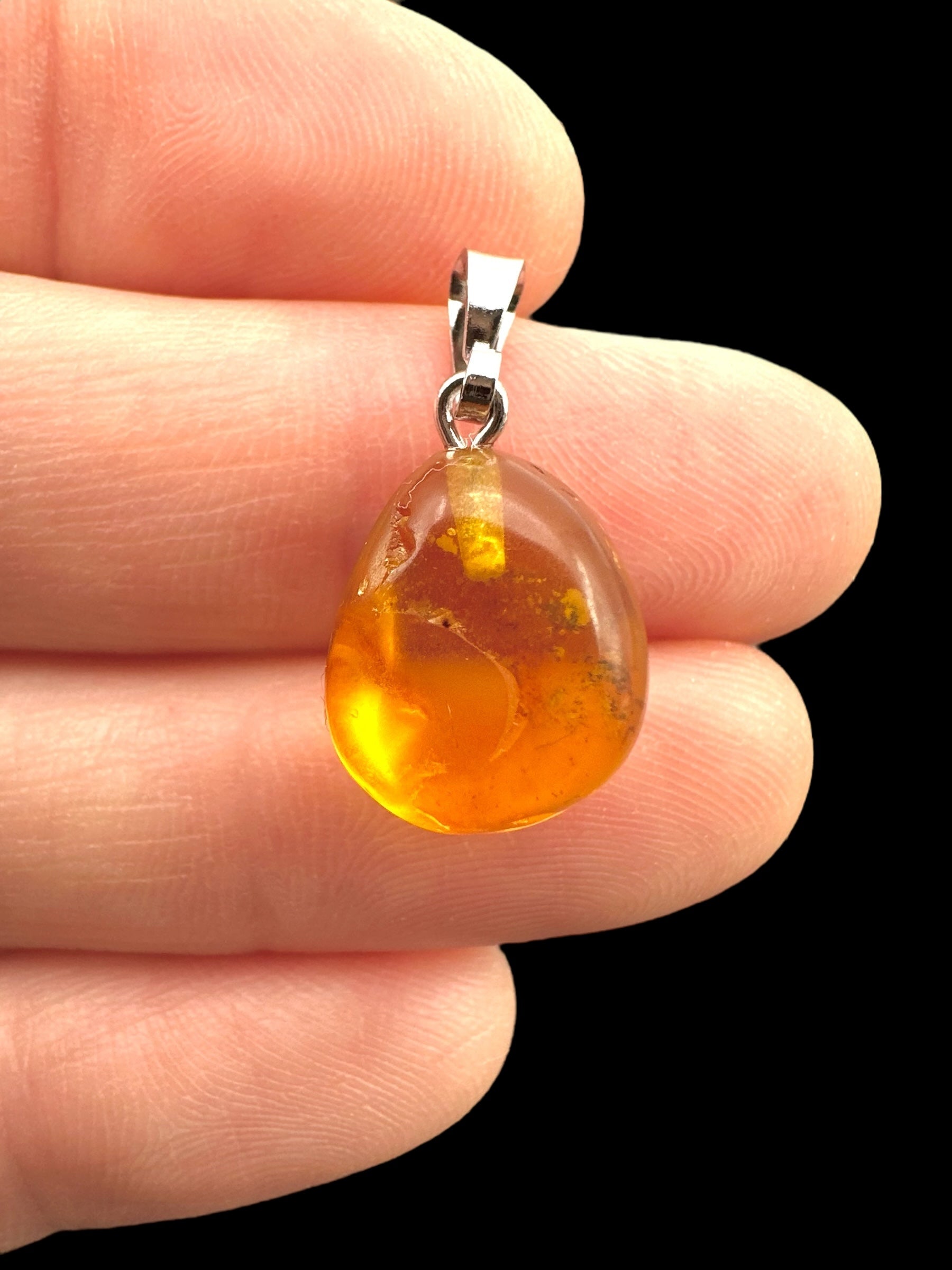 Amber pendant - P/JN012