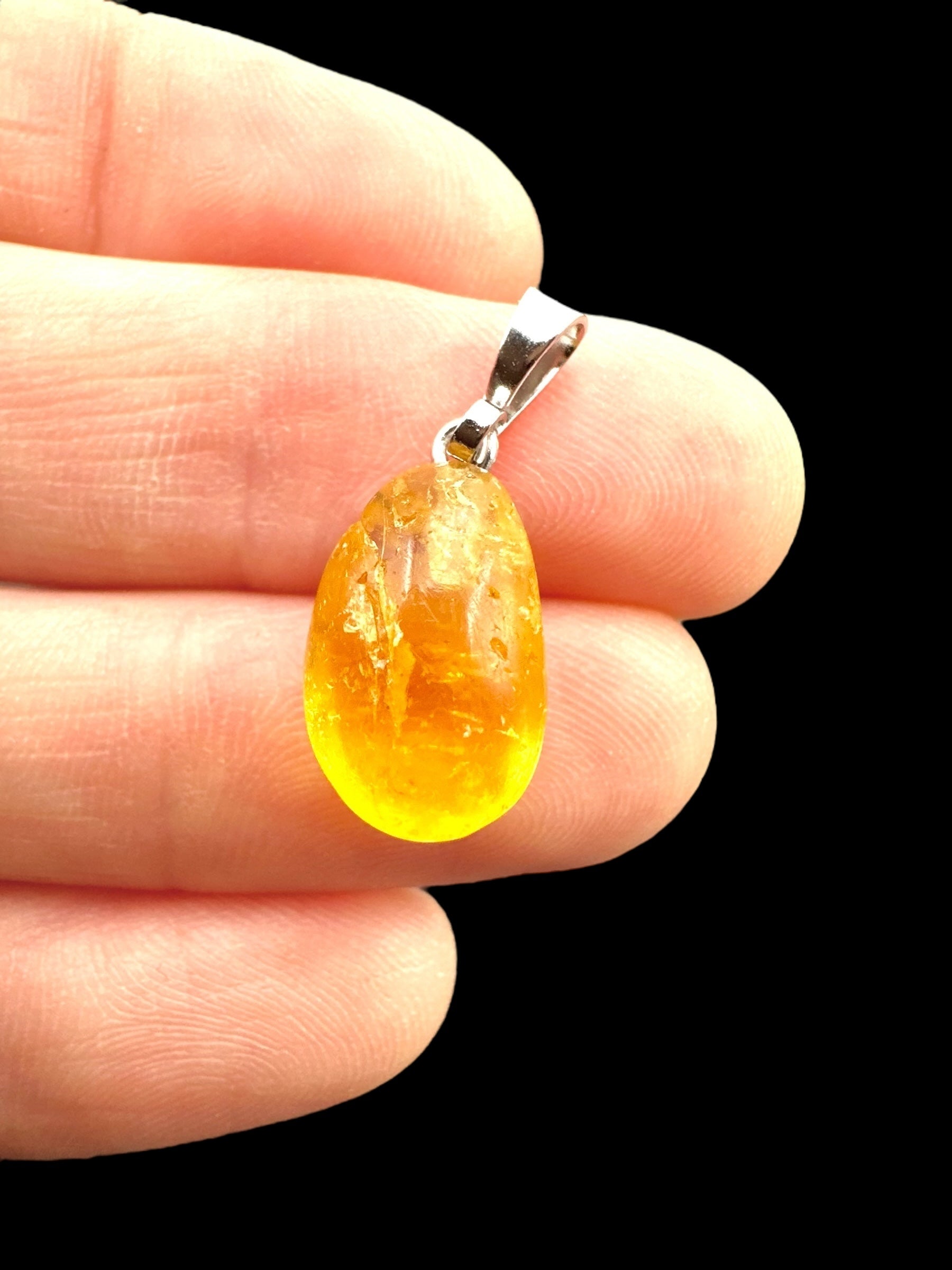 Amber pendant - P/JN029
