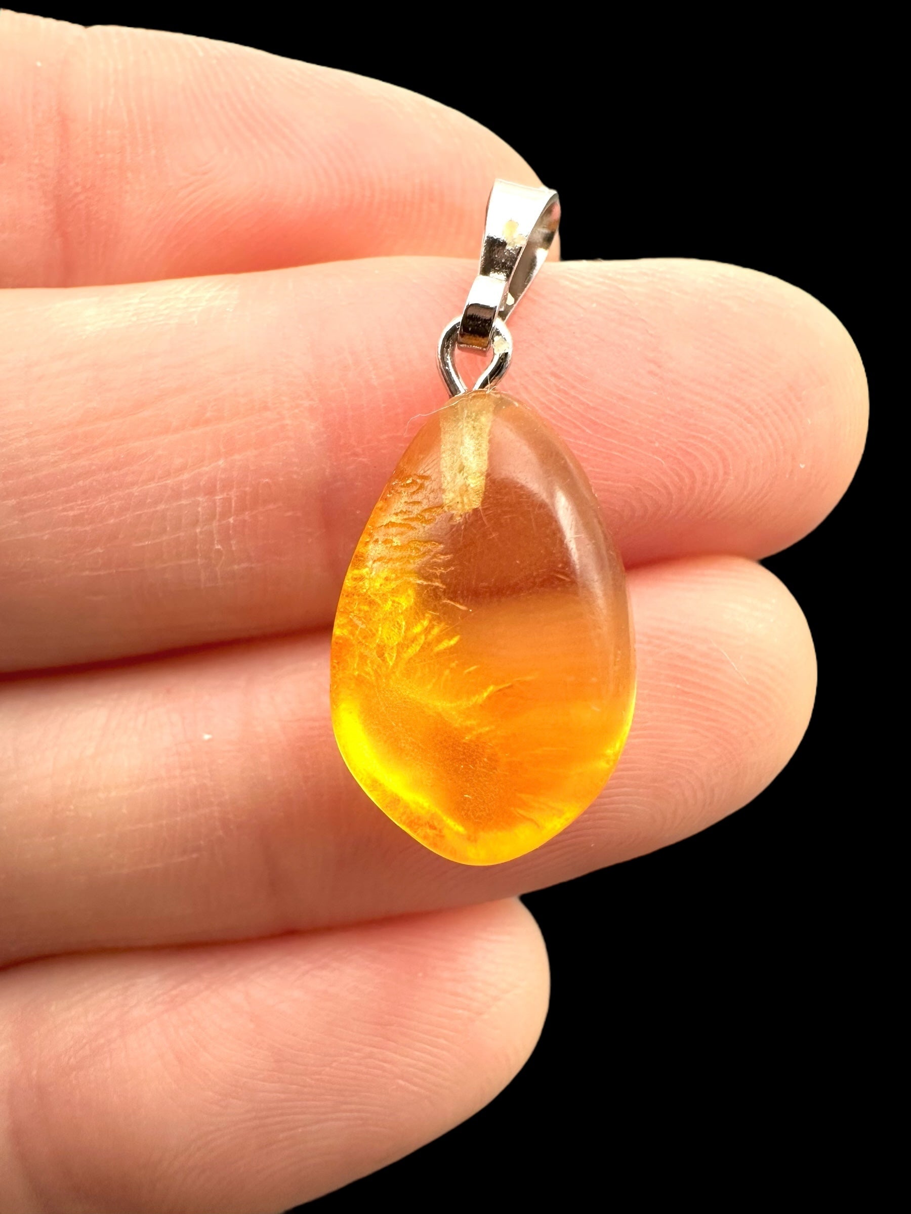 Amber pendant - P/JN031