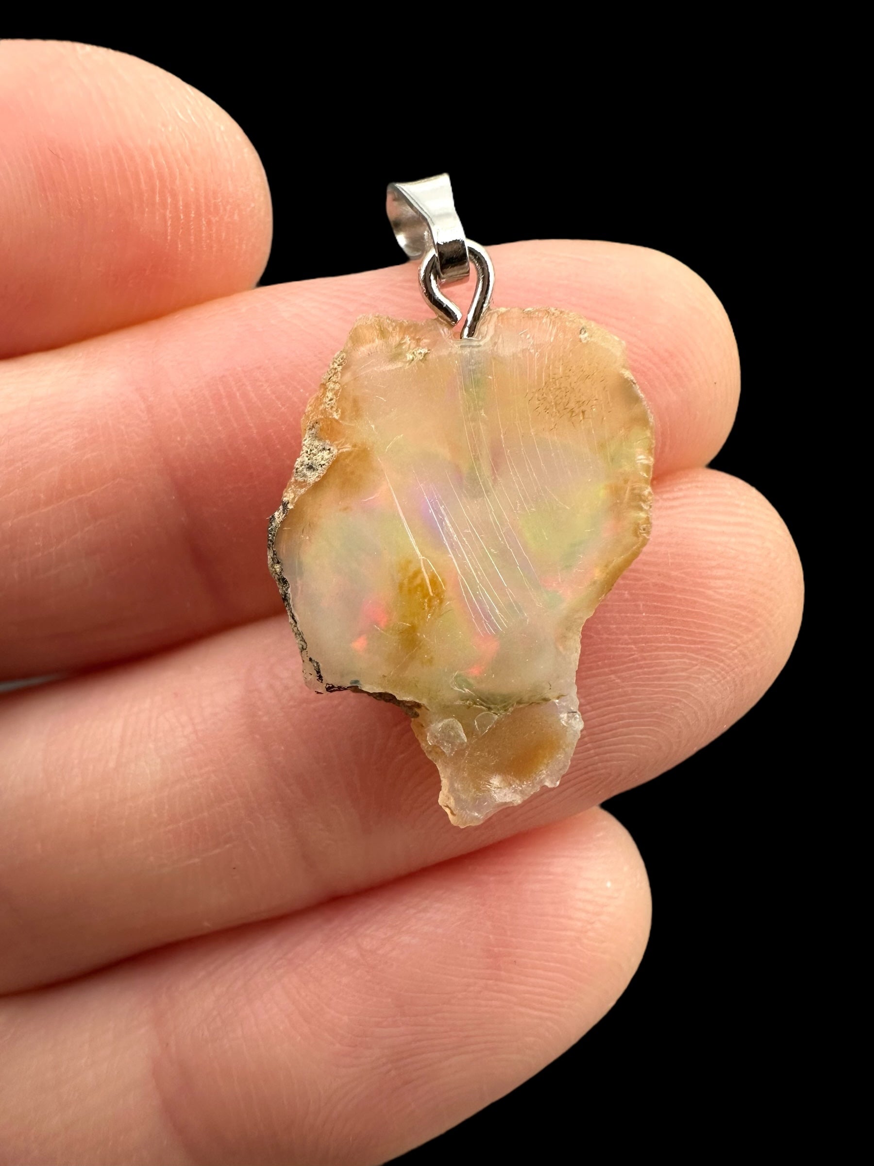Precious opal pendant - P/OP029