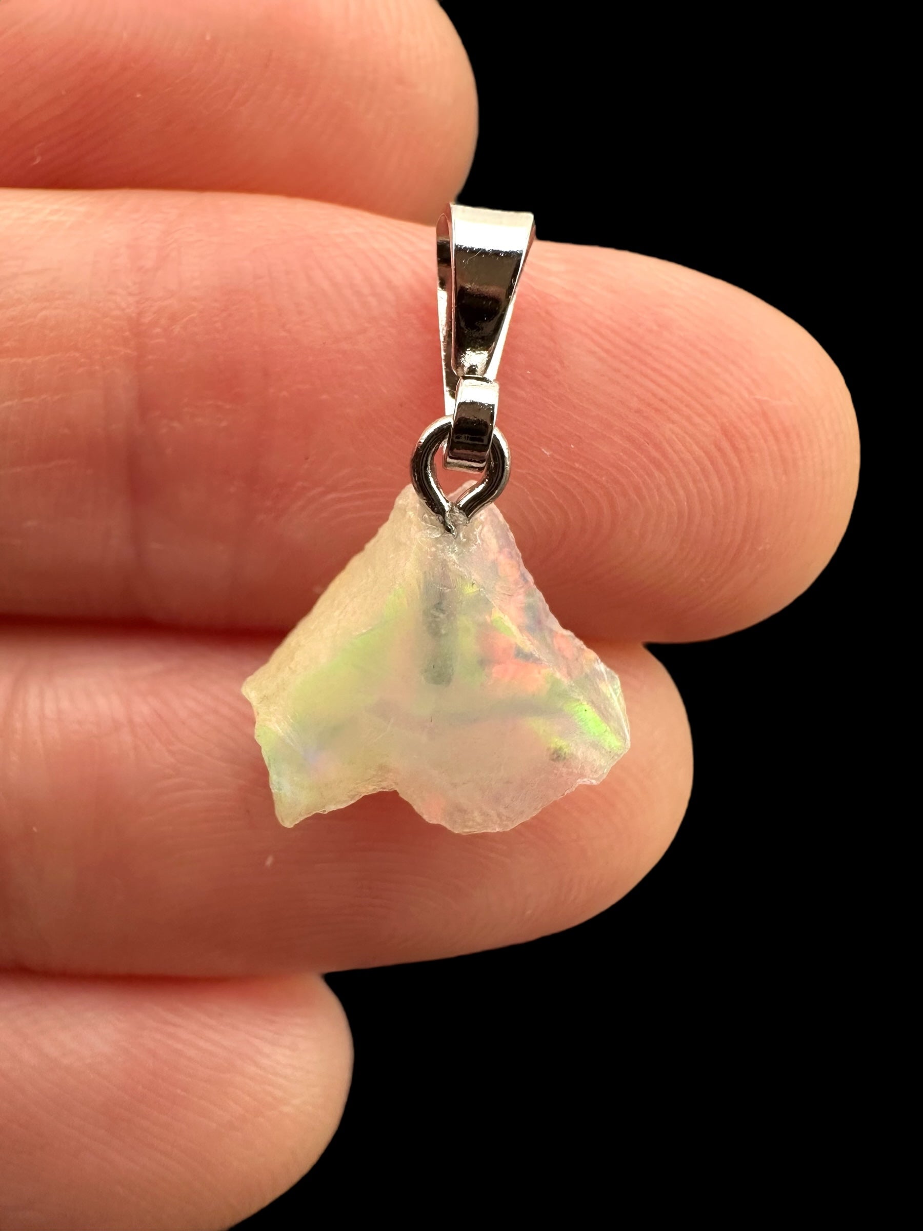 Precious opal pendant - P/OP039