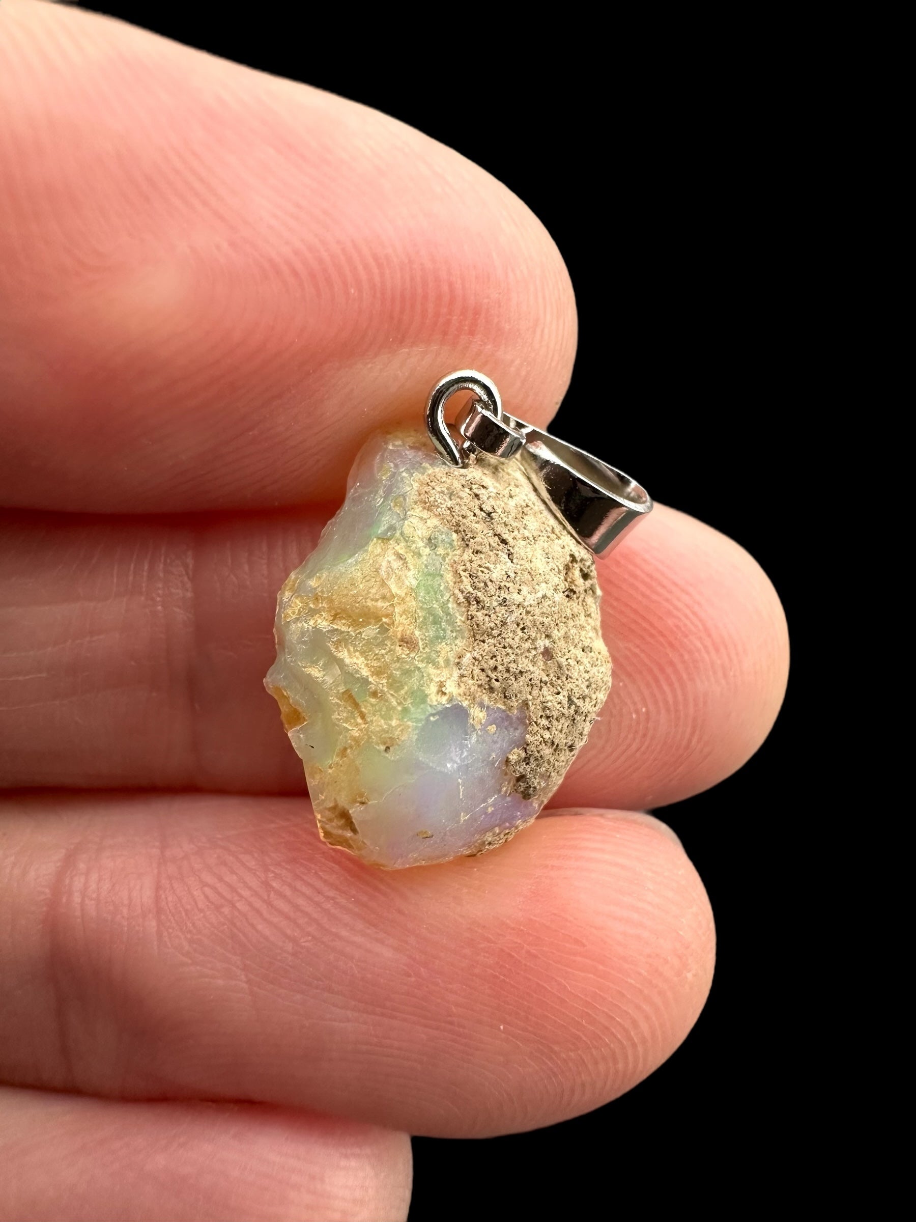 Precious opal pendant - P/OP041