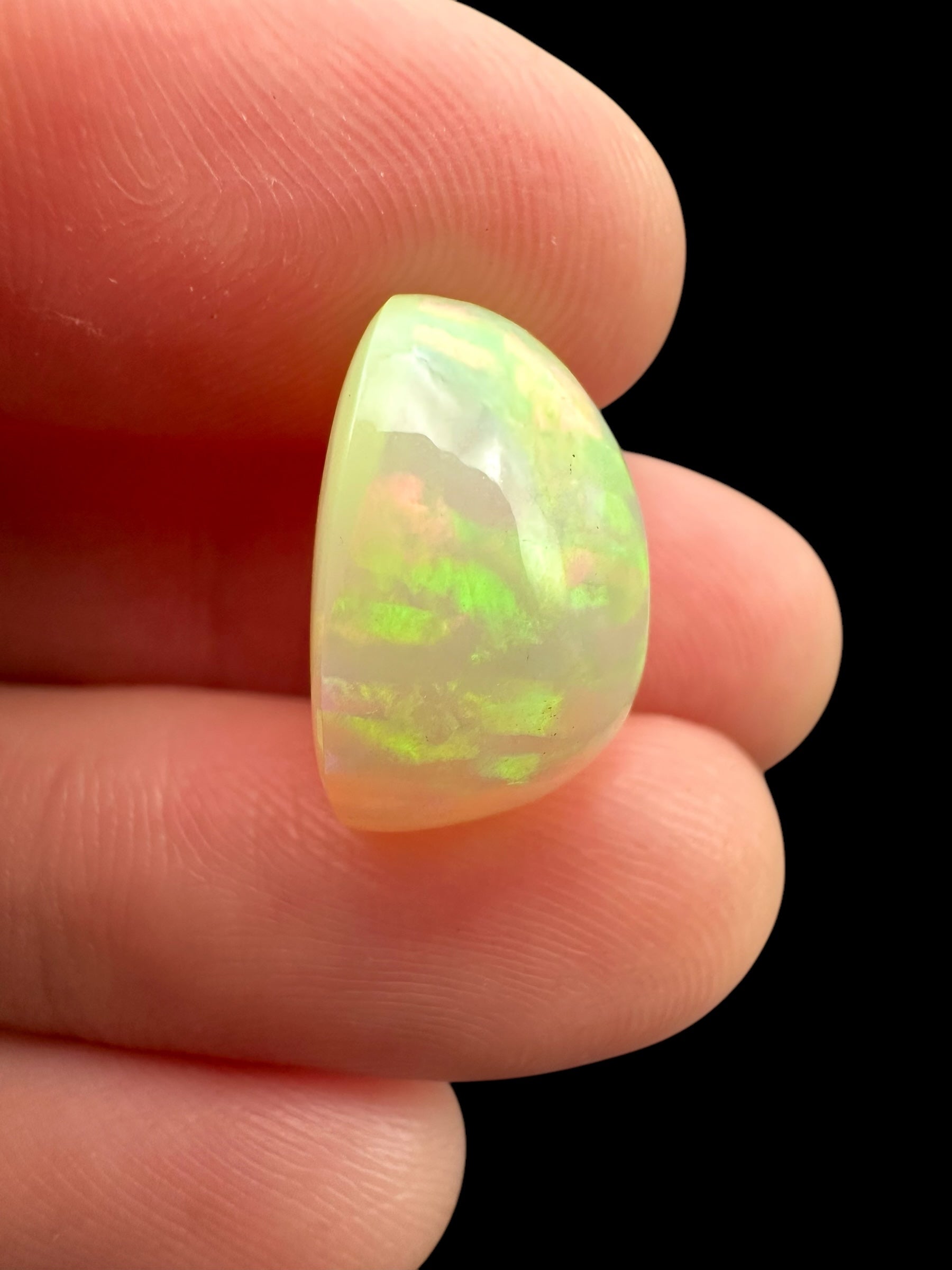 Precious opal cabochon 8ct – Welo, Ethiopia - OPK061