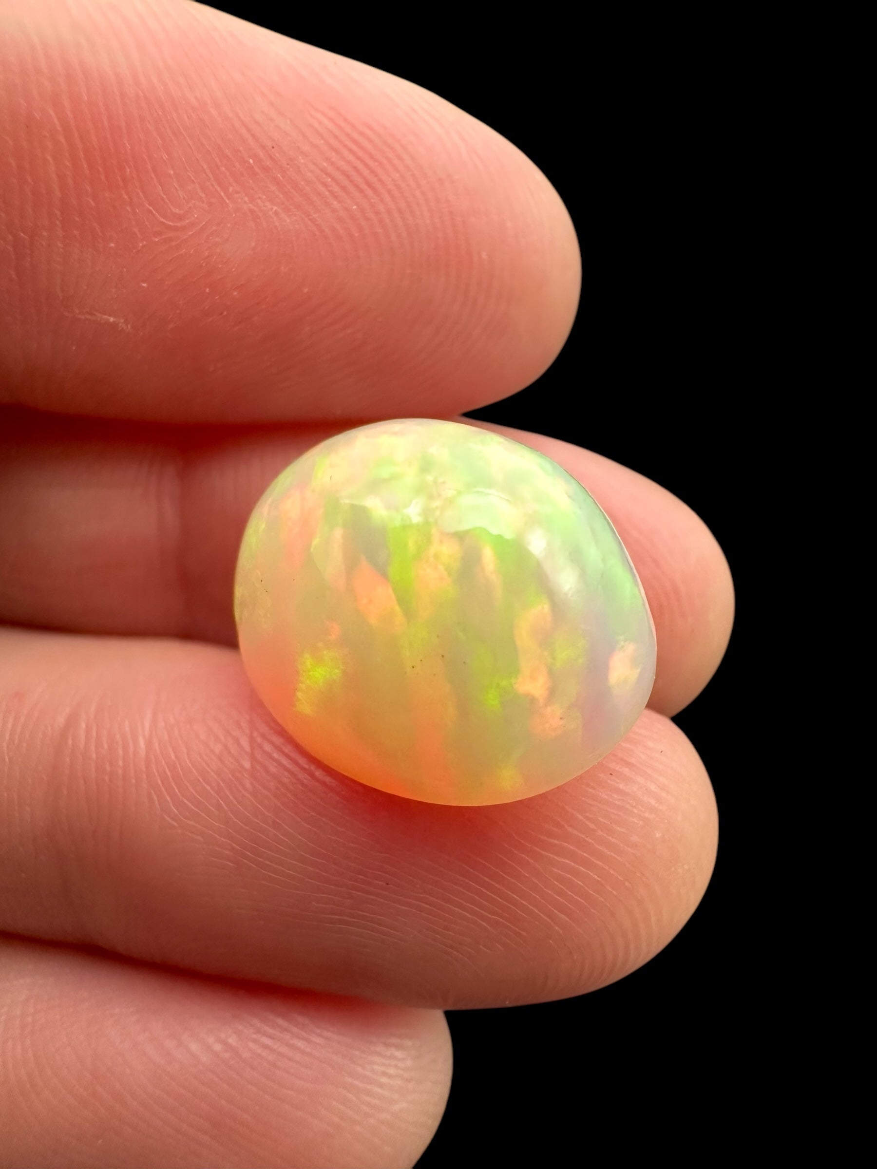 Precious opal cabochon 8ct – Welo, Ethiopia - OPK061
