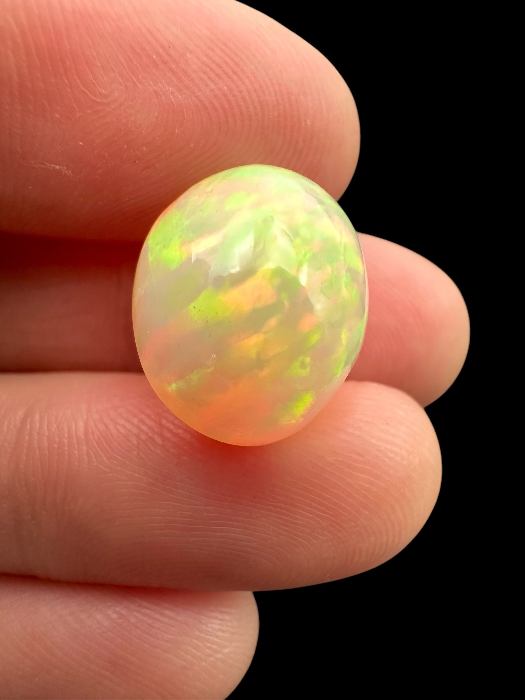 Precious opal cabochon 8ct – Welo, Ethiopia