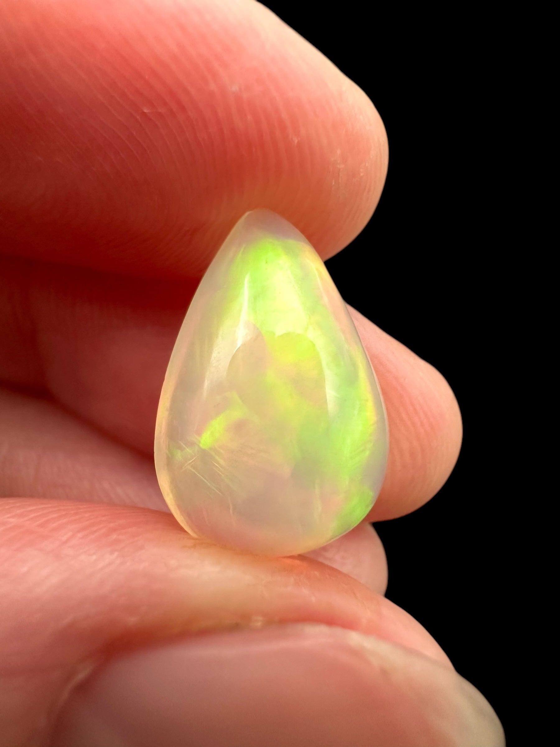 Precious opal cabochon 3,8ct – Welo, Ethiopia - OPK065