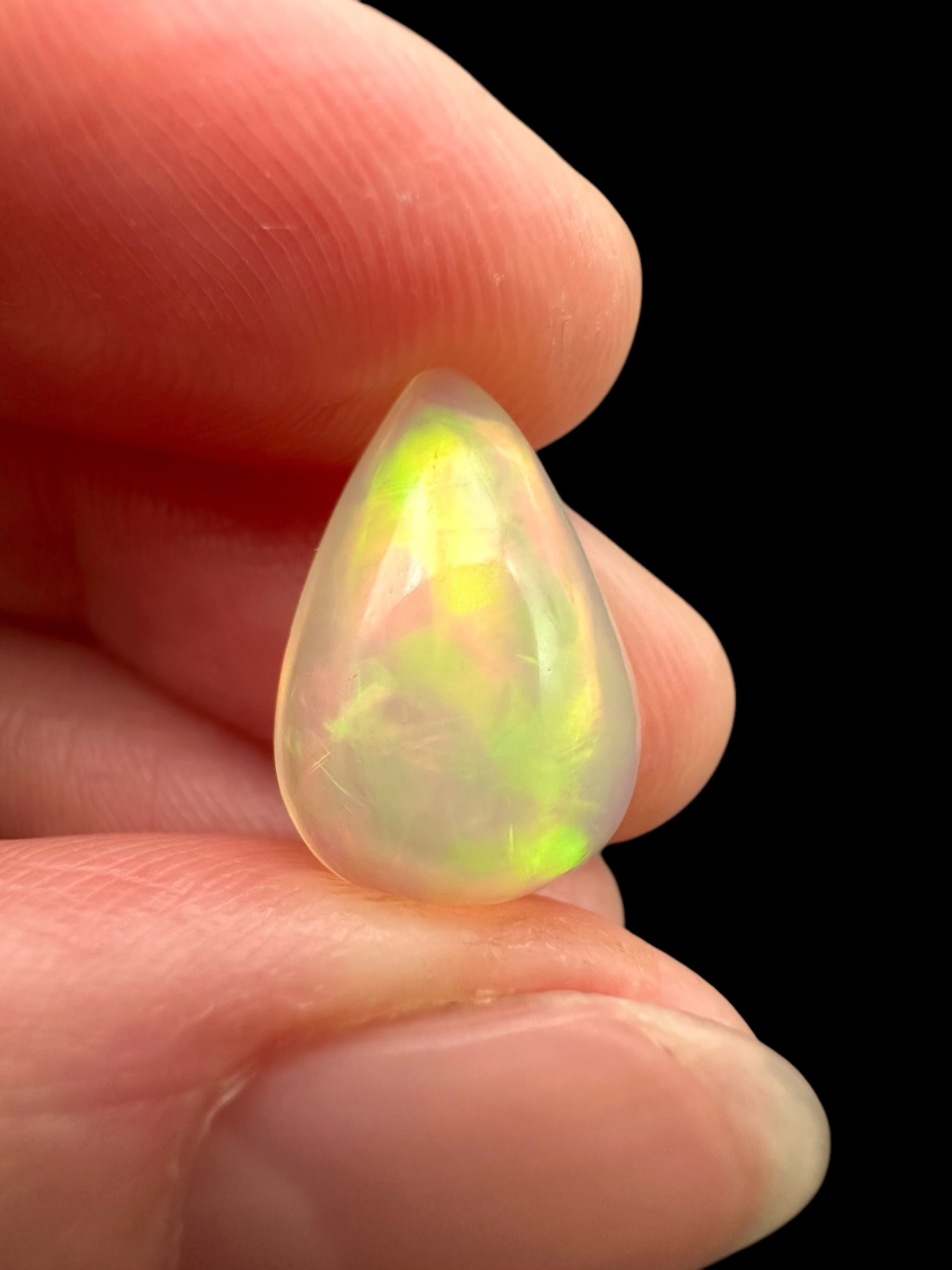Precious opal cabochon 3,8ct – Welo, Ethiopia - OPK065