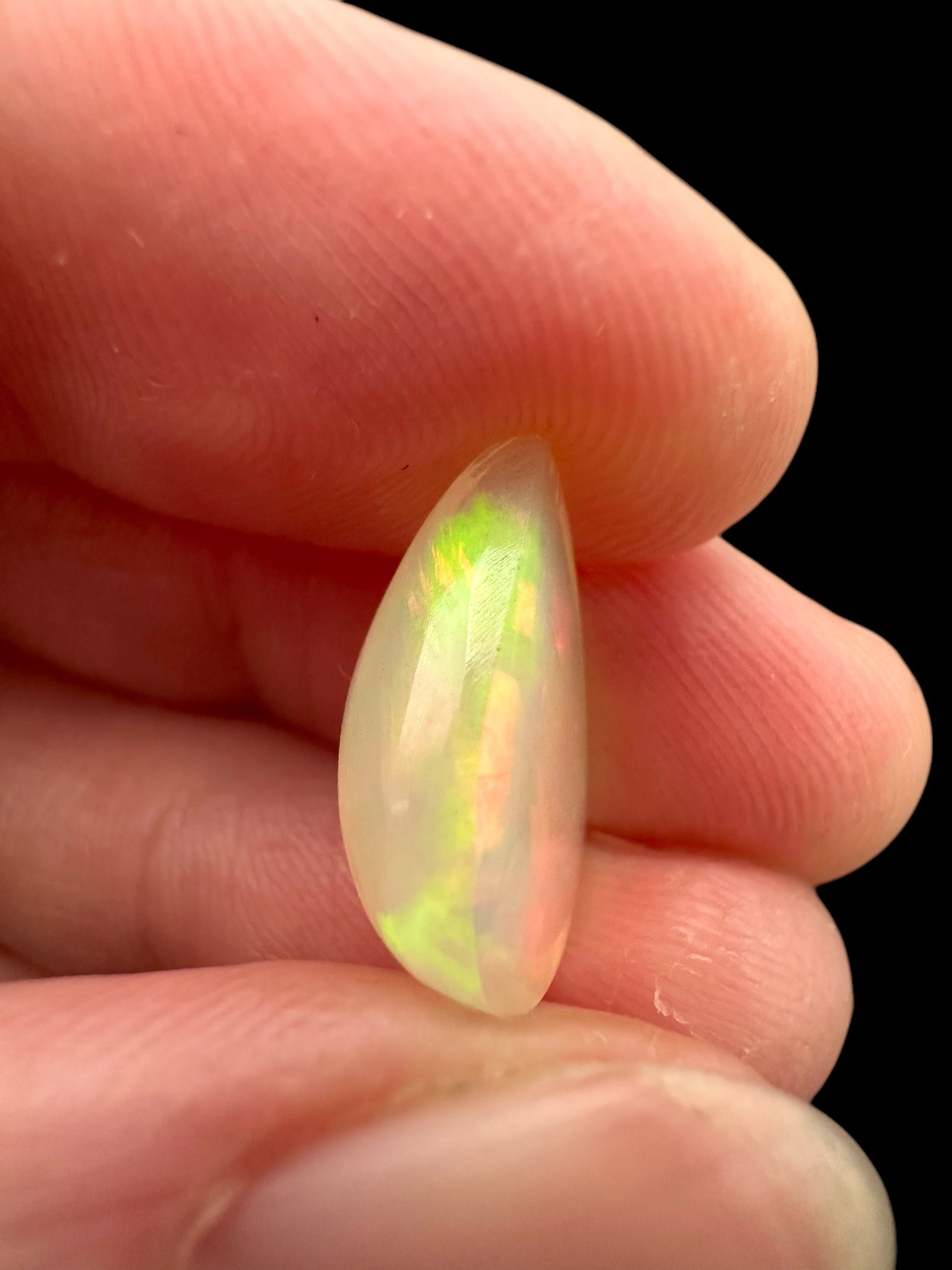 Precious opal cabochon 3,8ct – Welo, Ethiopia - OPK065