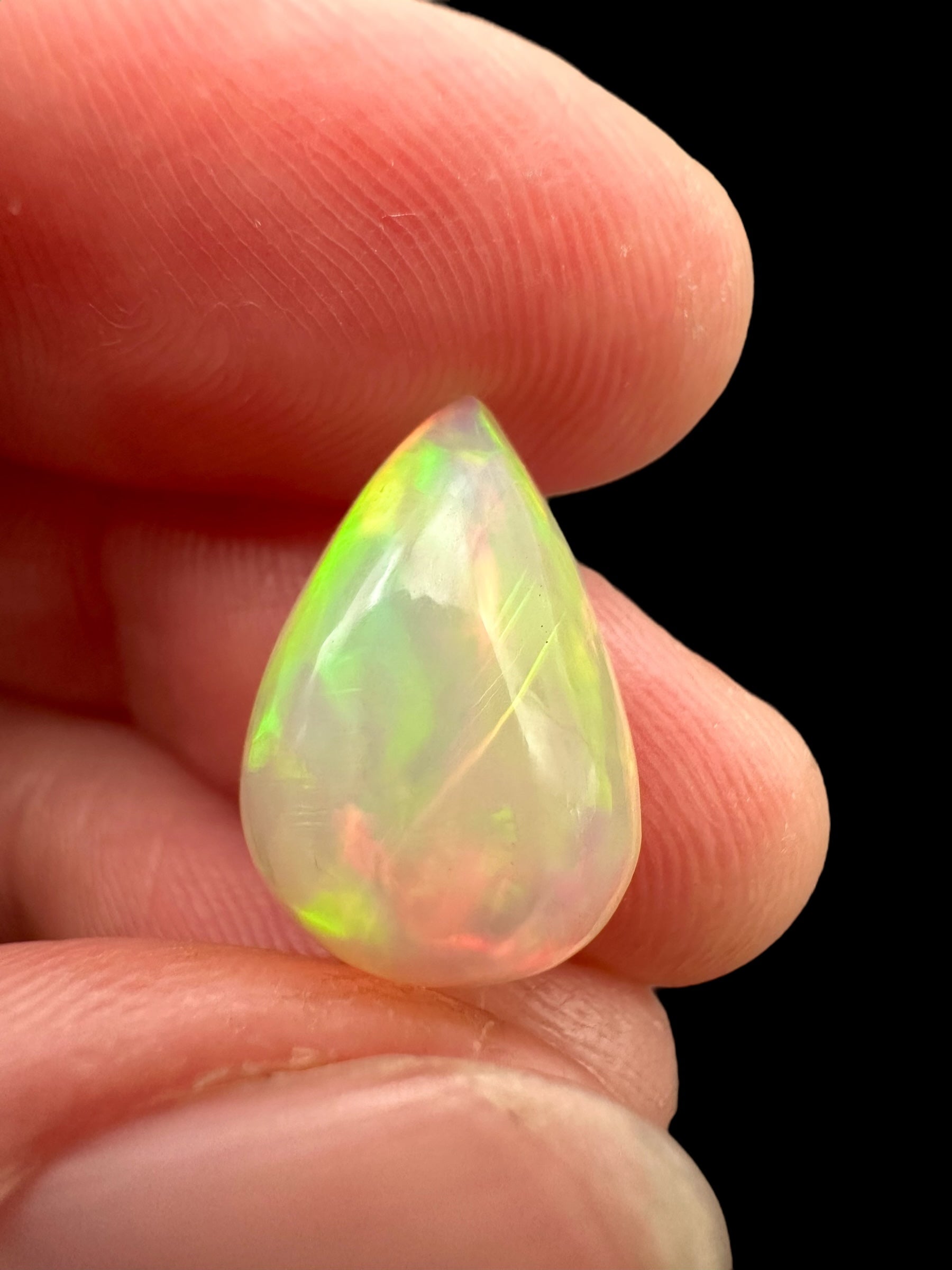 Precious opal cabochon 3,8ct – Welo, Ethiopia