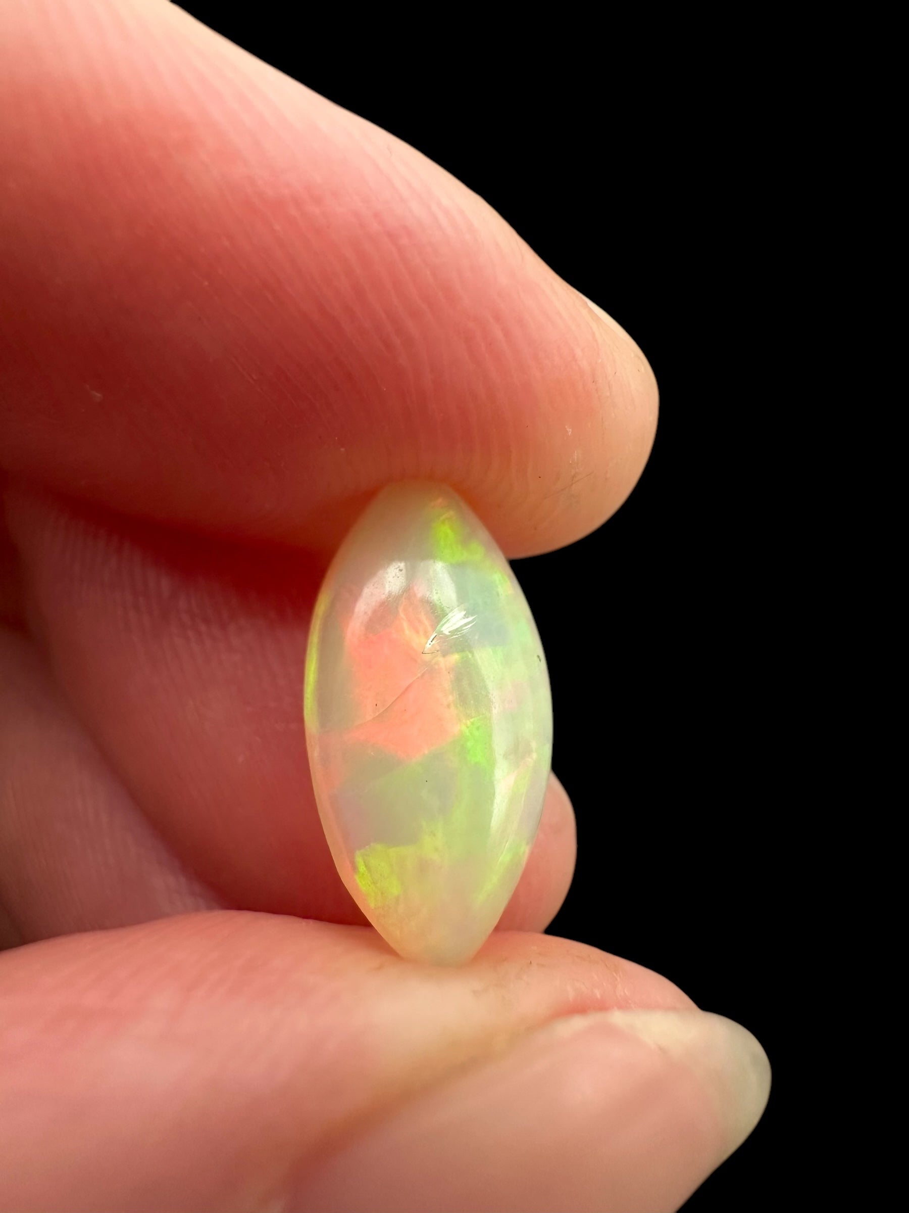 Precious opal cabochon 1,9ct – Welo, Ethiopia - OPK066
