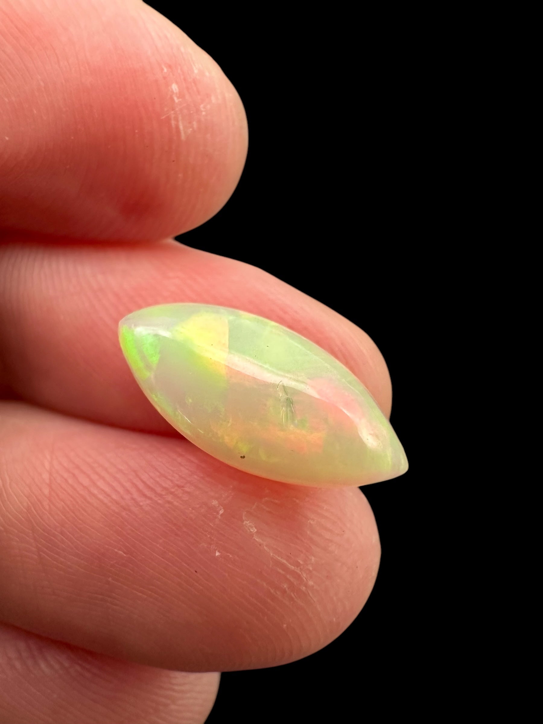 Precious opal cabochon 1,9ct – Welo, Ethiopia - OPK066