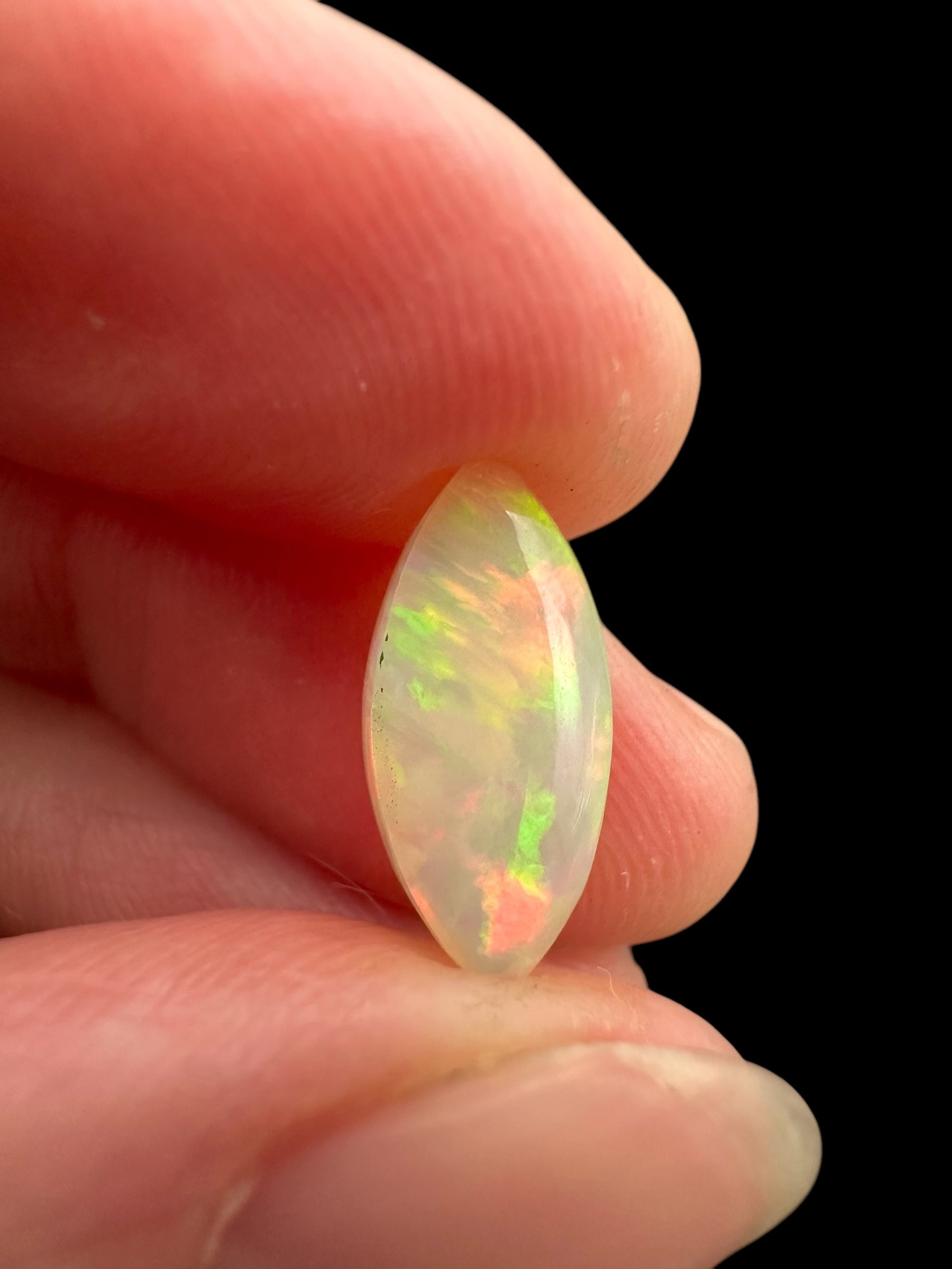 Precious opal cabochon 1,9ct – Welo, Ethiopia - OPK066