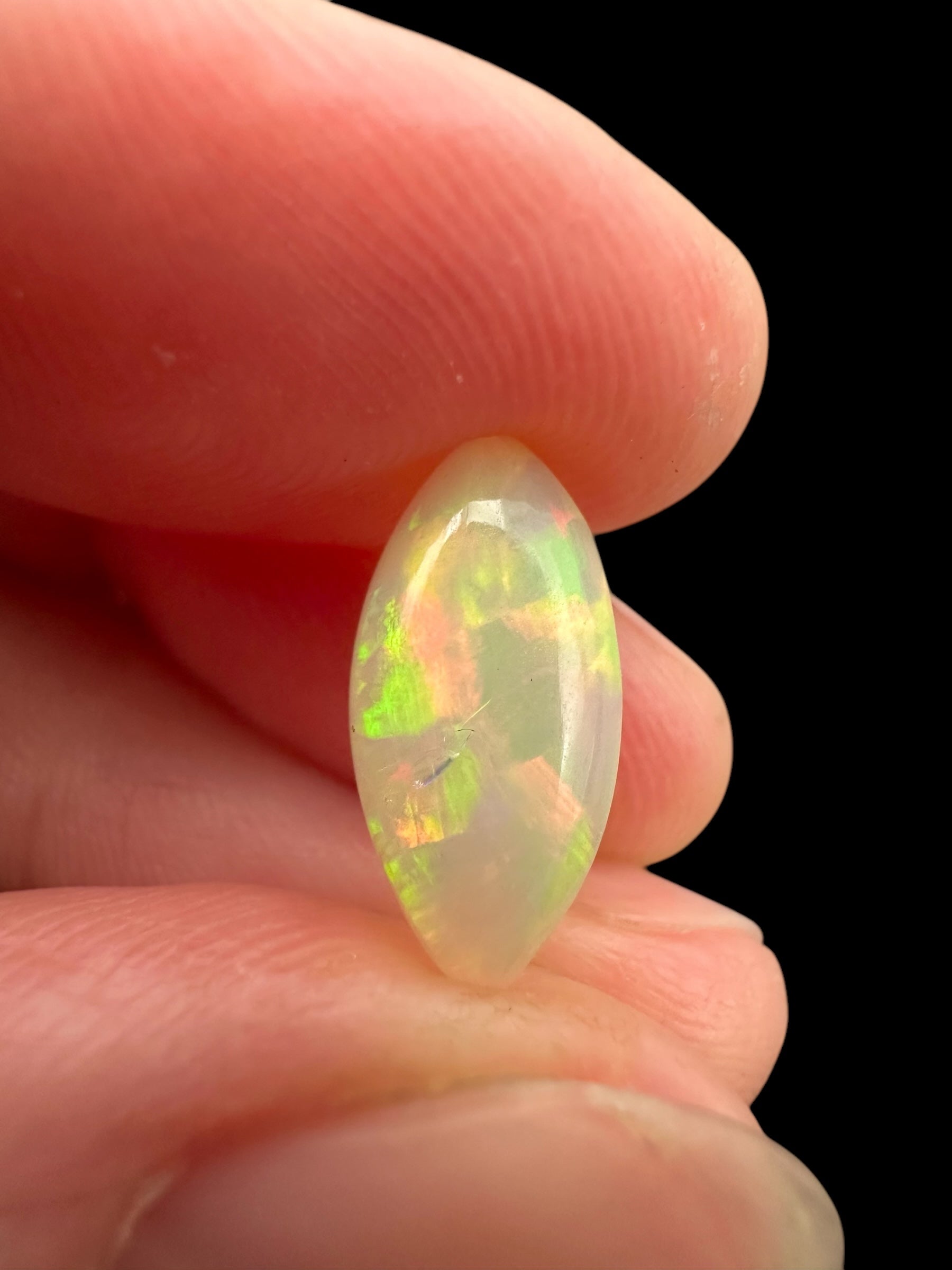 Precious opal cabochon 1,9ct – Welo, Ethiopia - OPK066
