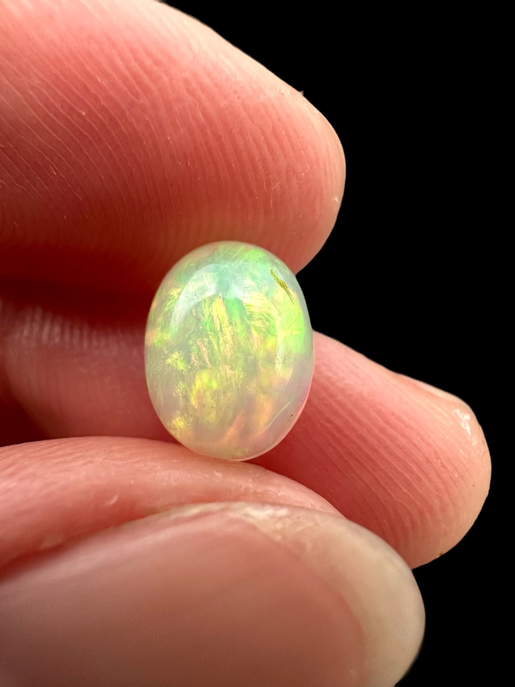 Precious opal cabochon 1,3ct – Welo, Ethiopia - OPK068