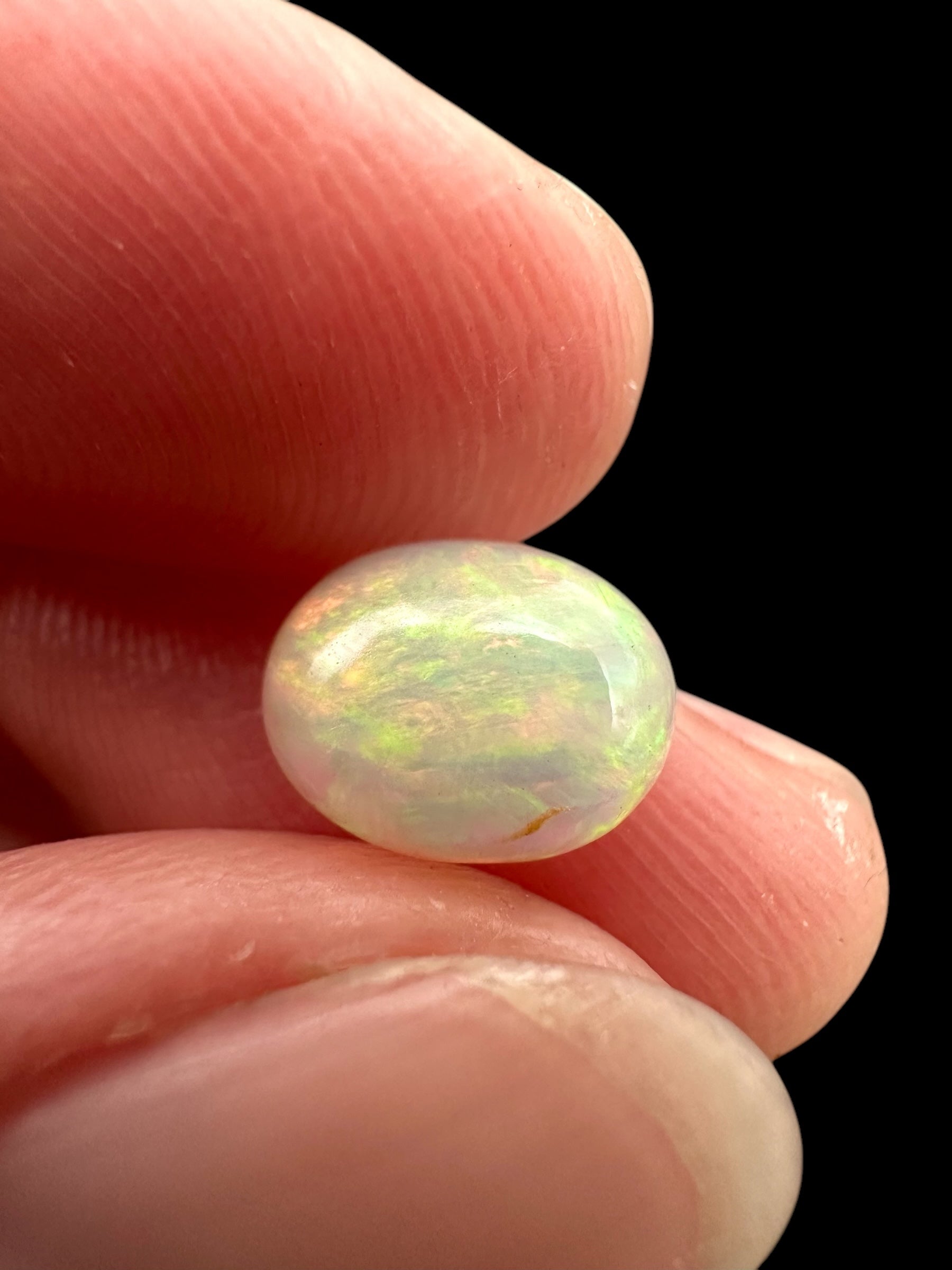 Precious opal cabochon 1,3ct – Welo, Ethiopia - OPK068
