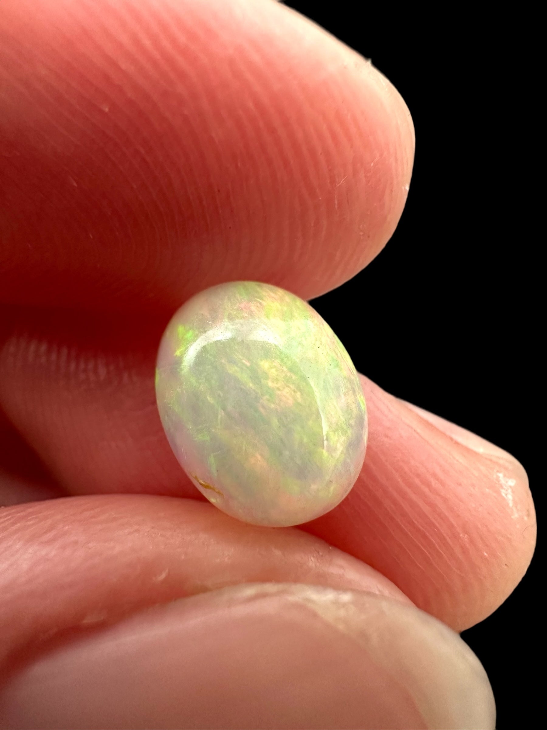 Precious opal cabochon 1,3ct – Welo, Ethiopia - OPK068