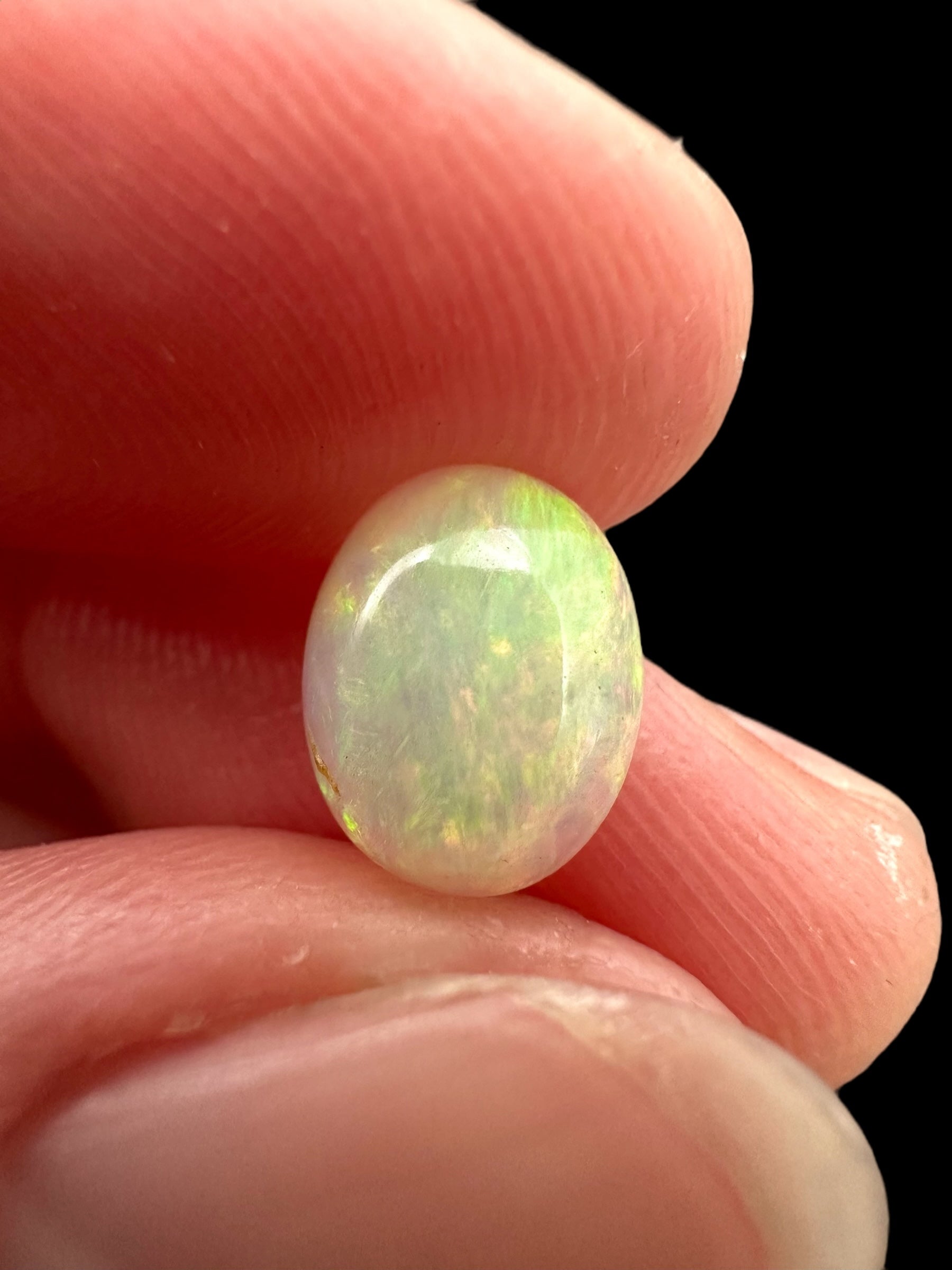 Precious opal cabochon 1,3ct – Welo, Ethiopia - OPK068