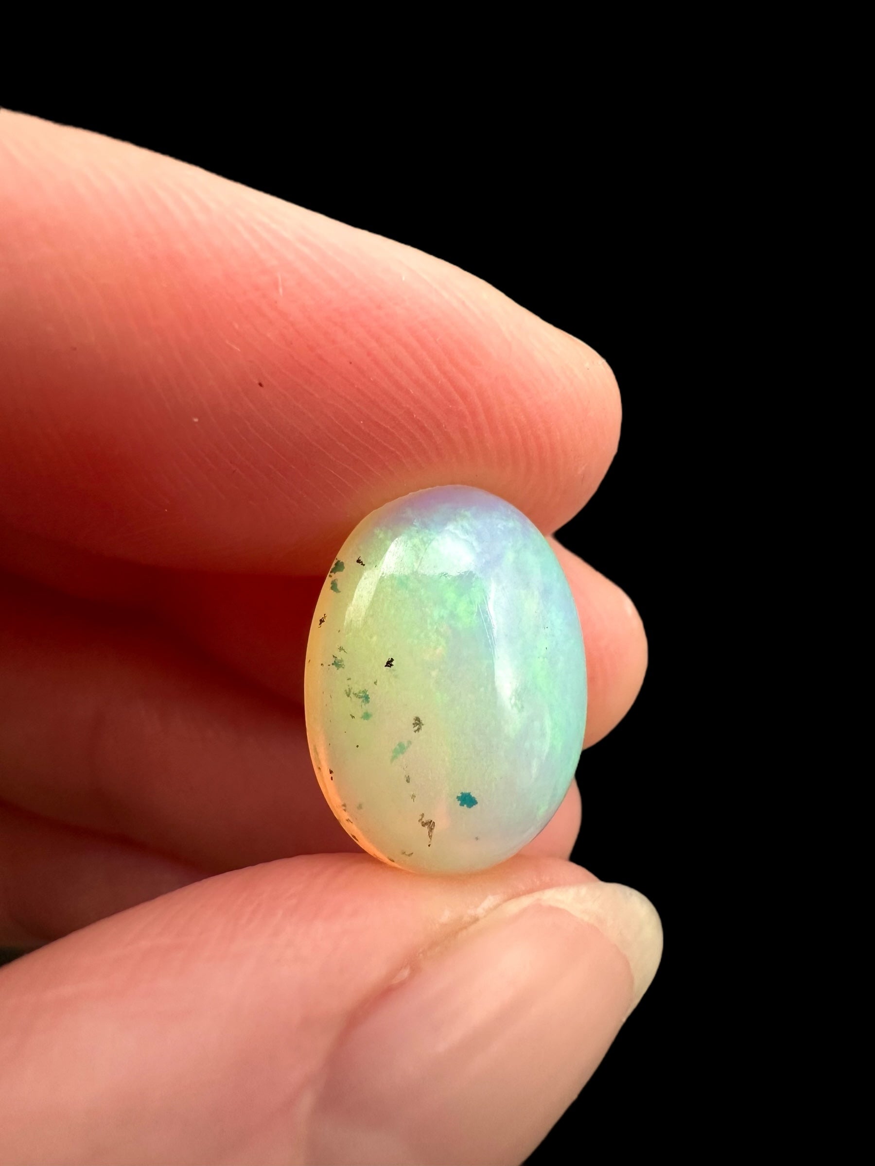 Precious opal cabochon 3,6ct – Welo, Ethiopia - OPK069