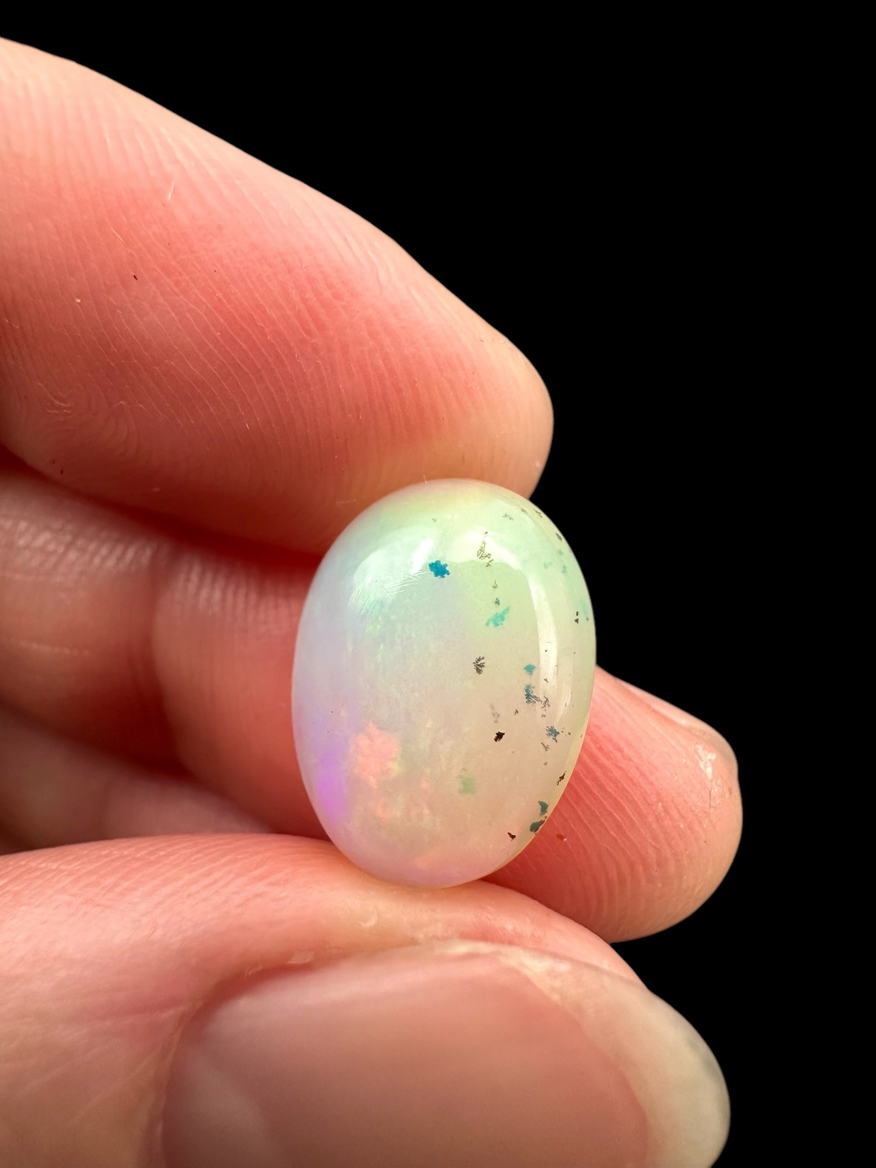 Precious opal cabochon 3,6ct – Welo, Ethiopia - OPK069