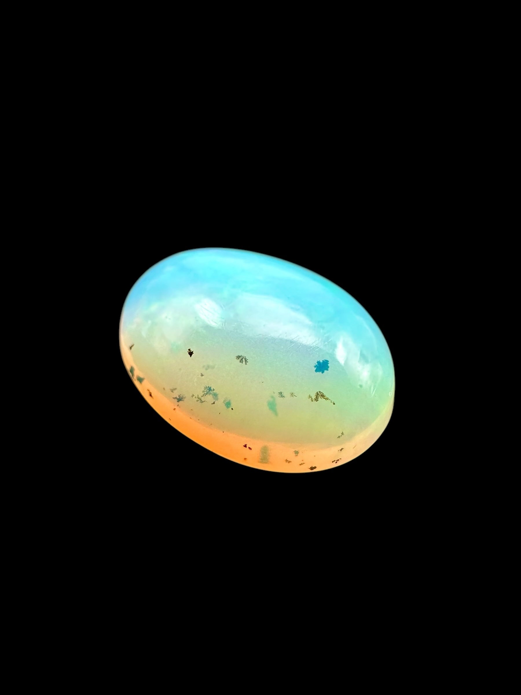 Precious opal cabochon 3,6ct – Welo, Ethiopia