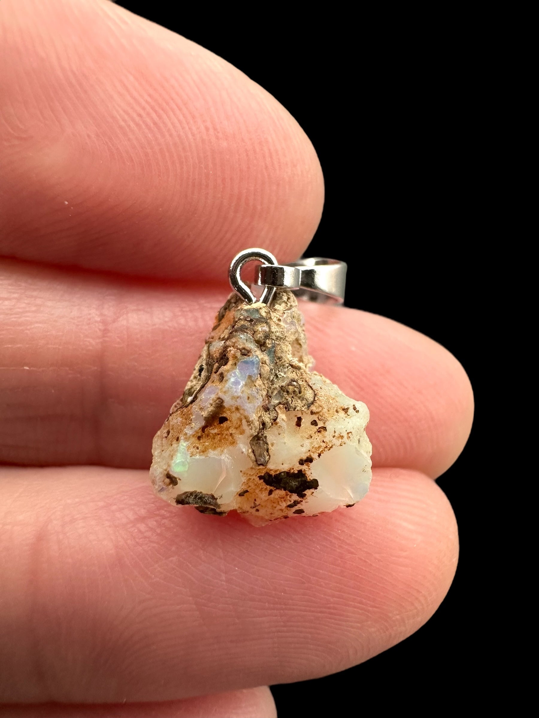 Precious opal pendant - P/OP043