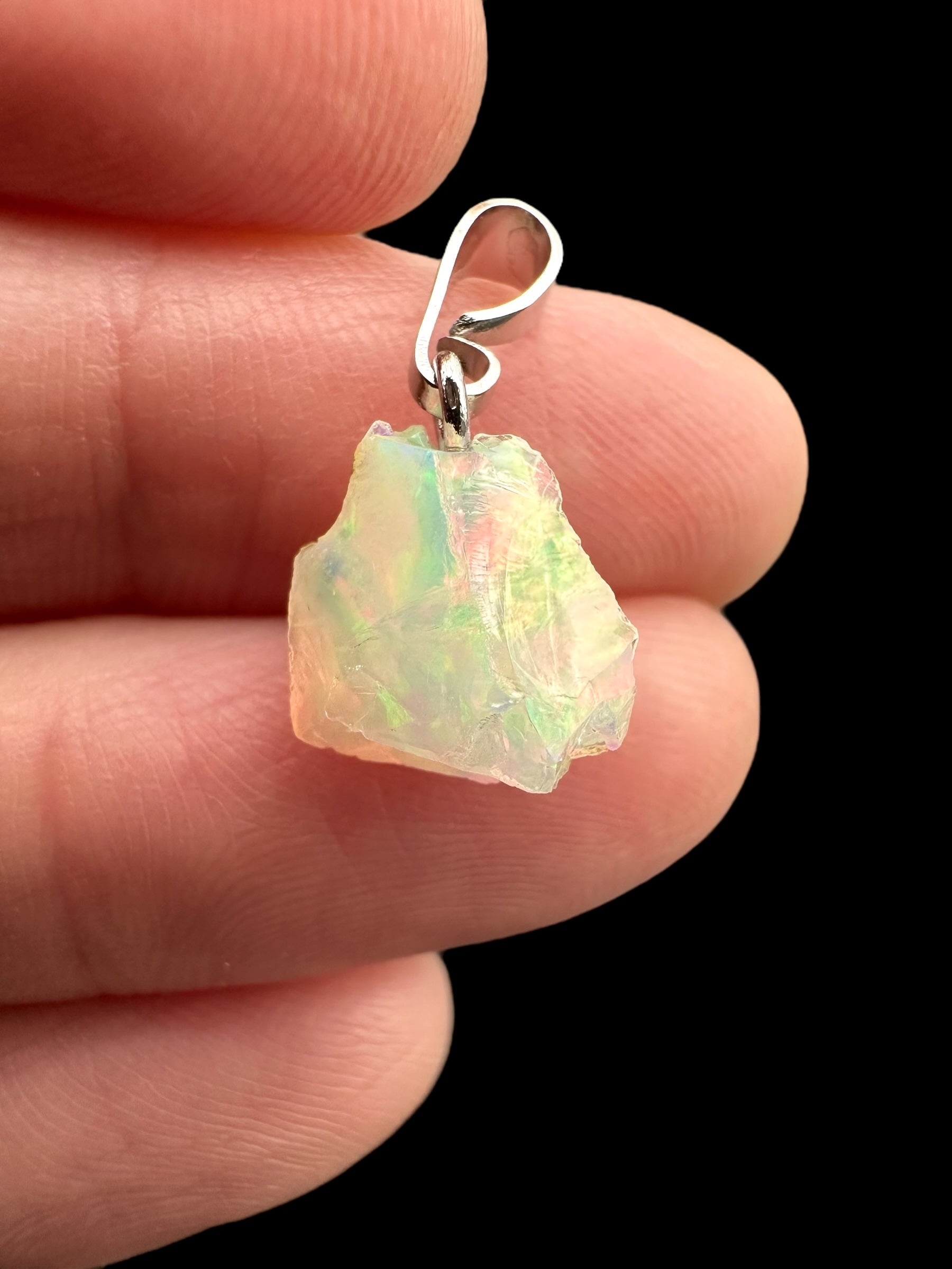 Precious opal pendant - P/OP044