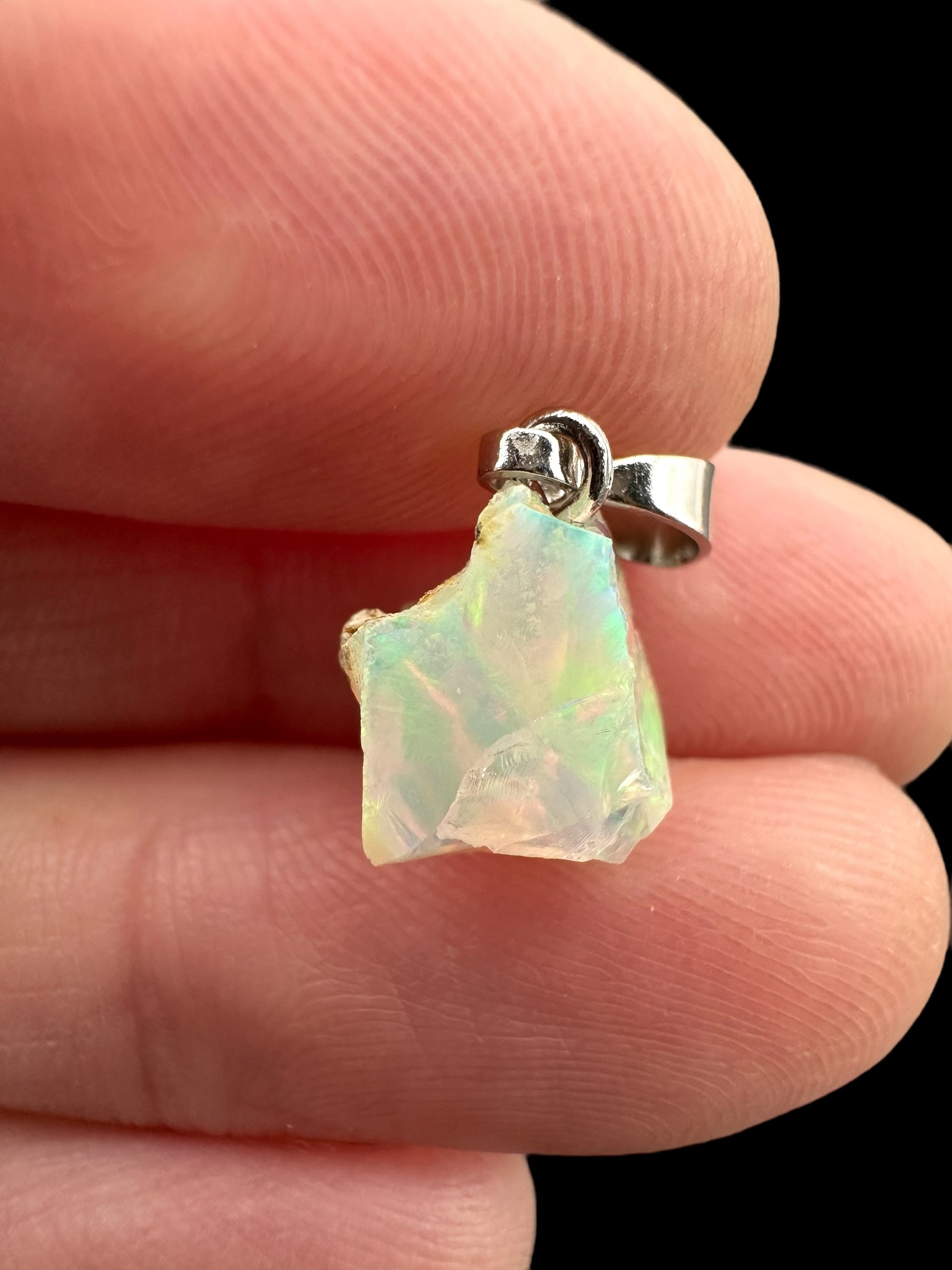 Precious opal pendant - P/OP044