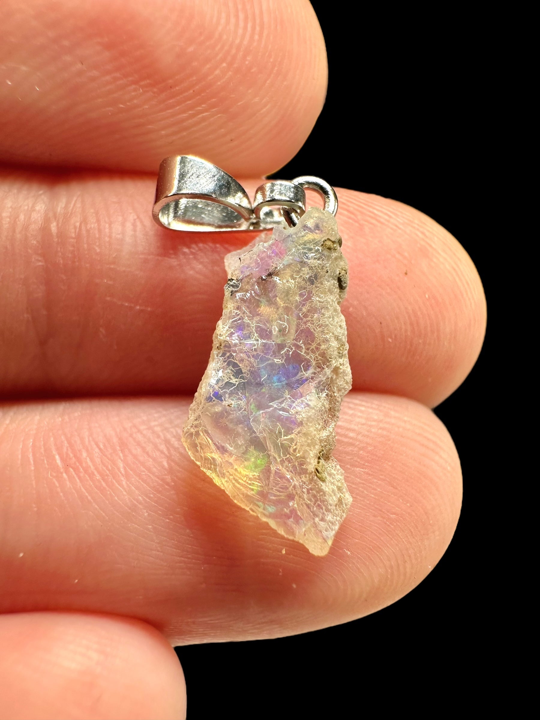 Precious opal pendant - P/OP045