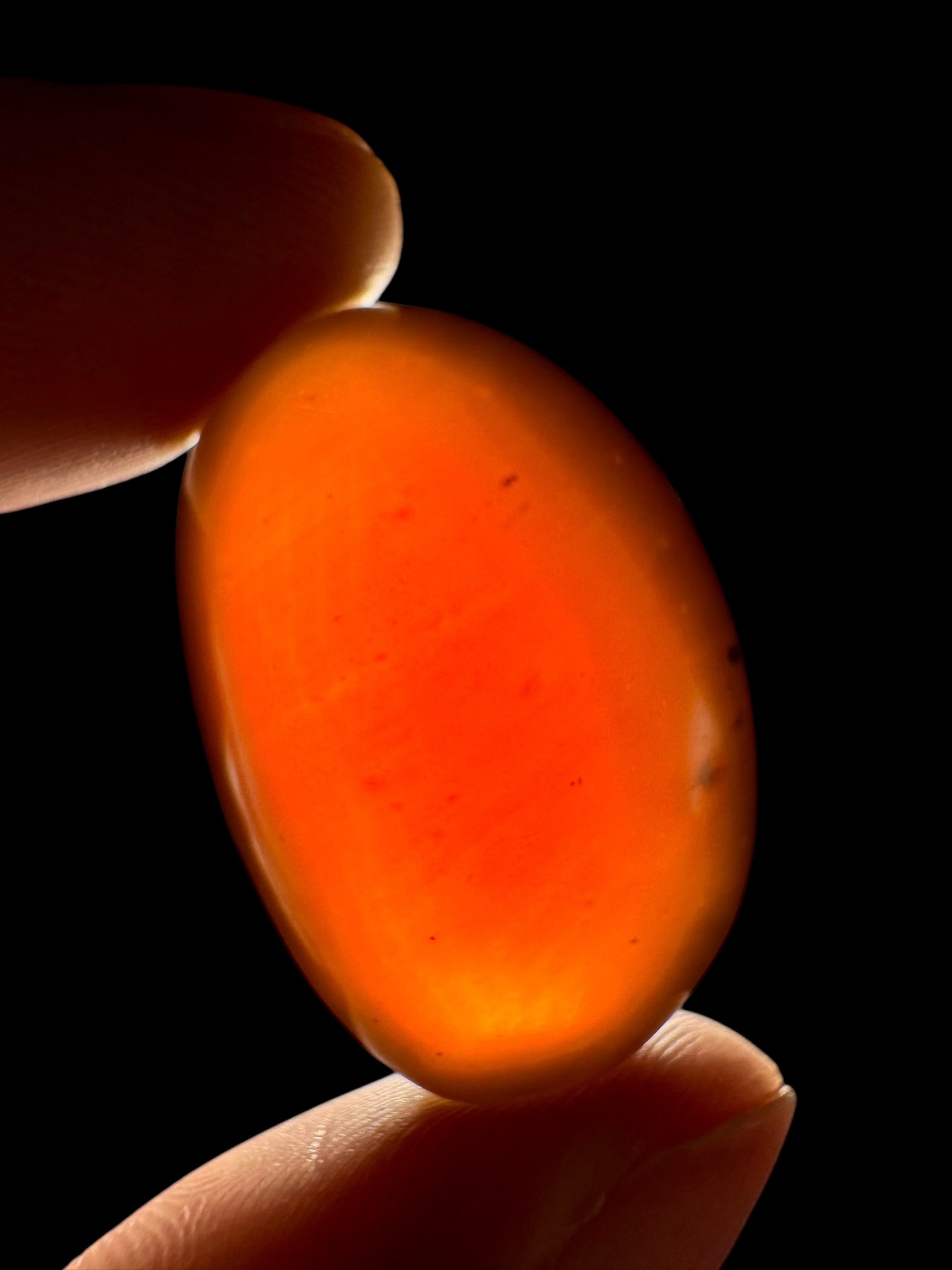 Tumbled amber – Sumatra, Indonesia - JN188