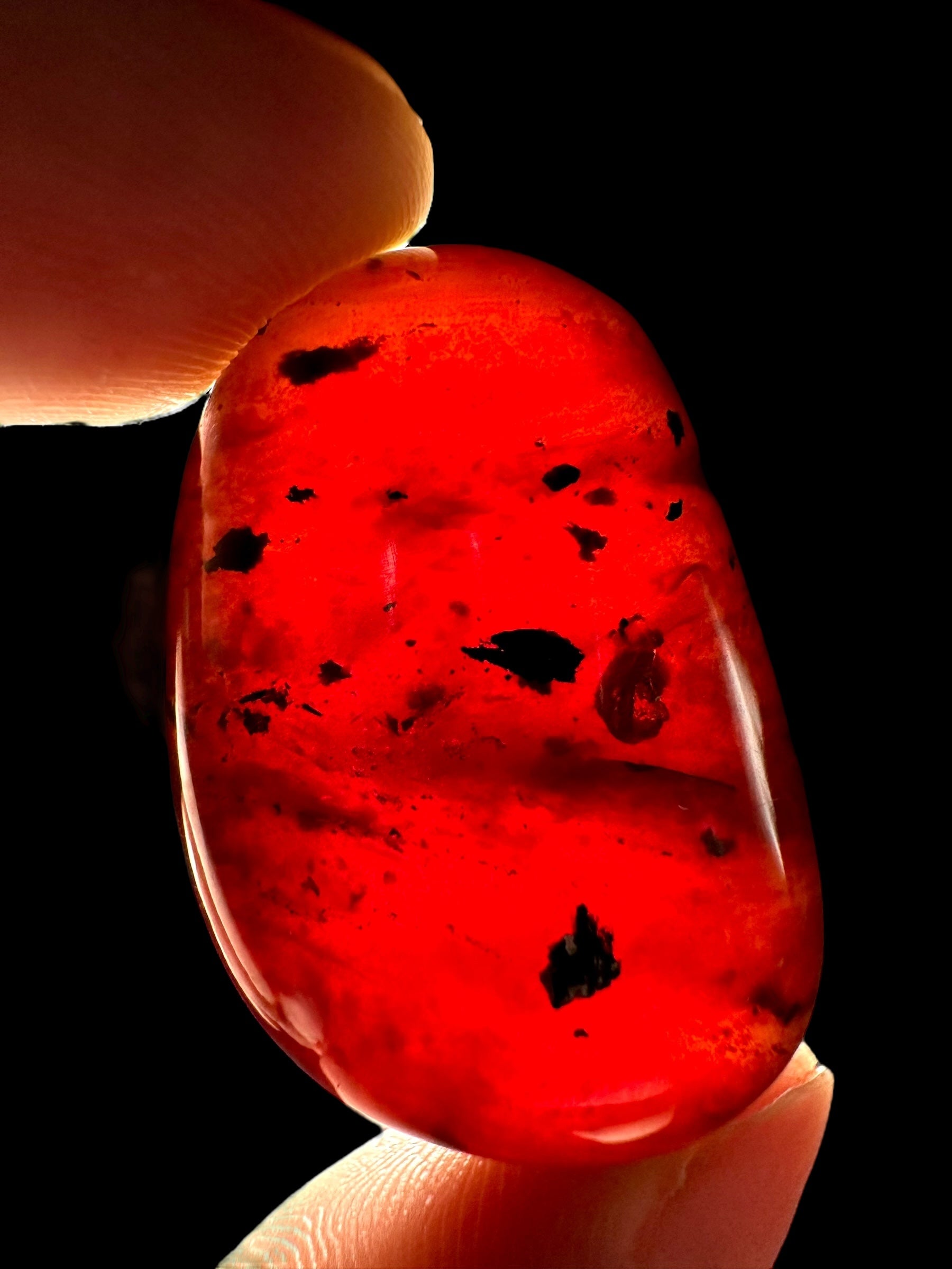 Tumbled amber – Sumatra, Indonesia - JN197