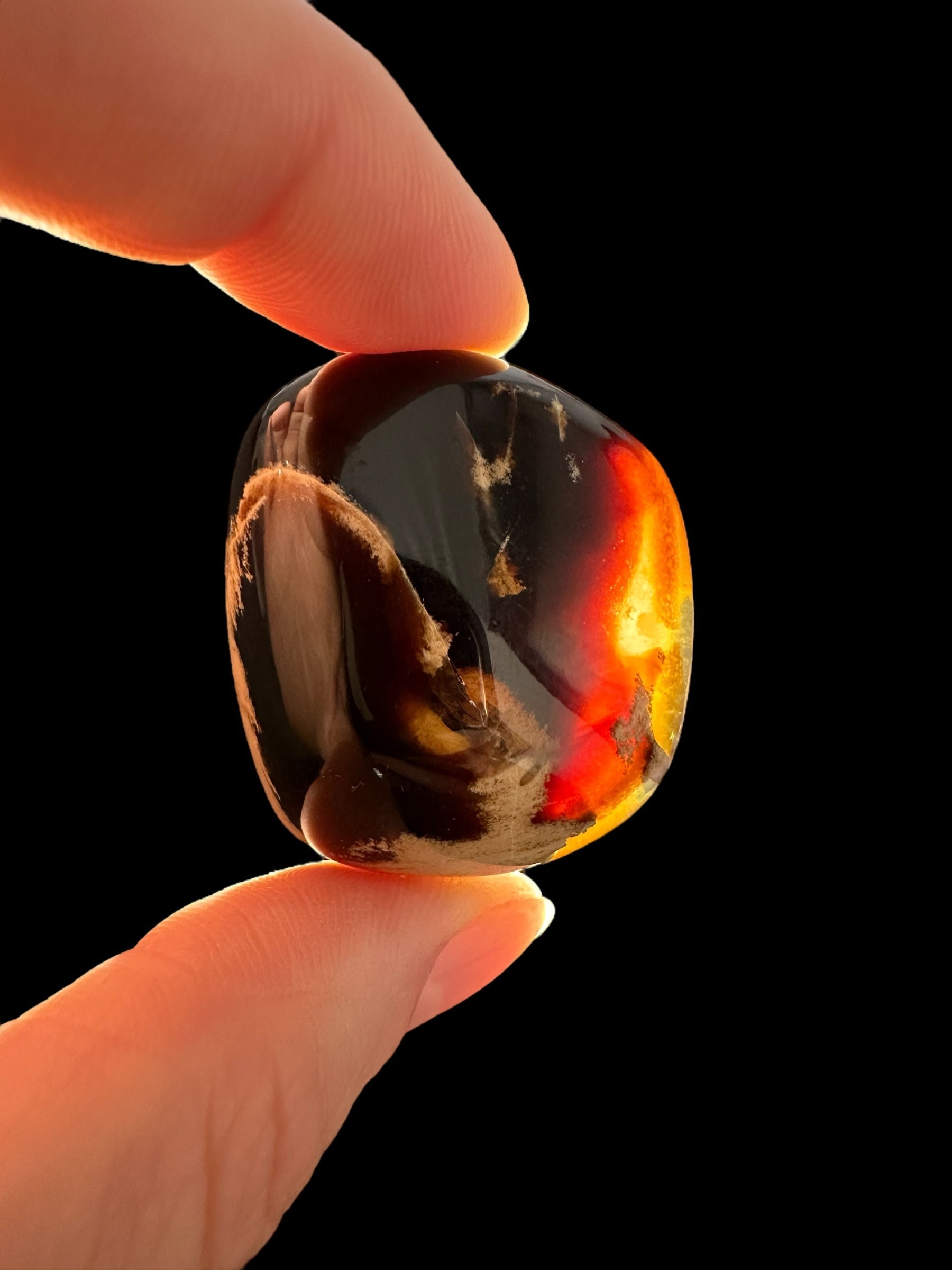 Tumbled amber – Sumatra, Indonesia - JN204