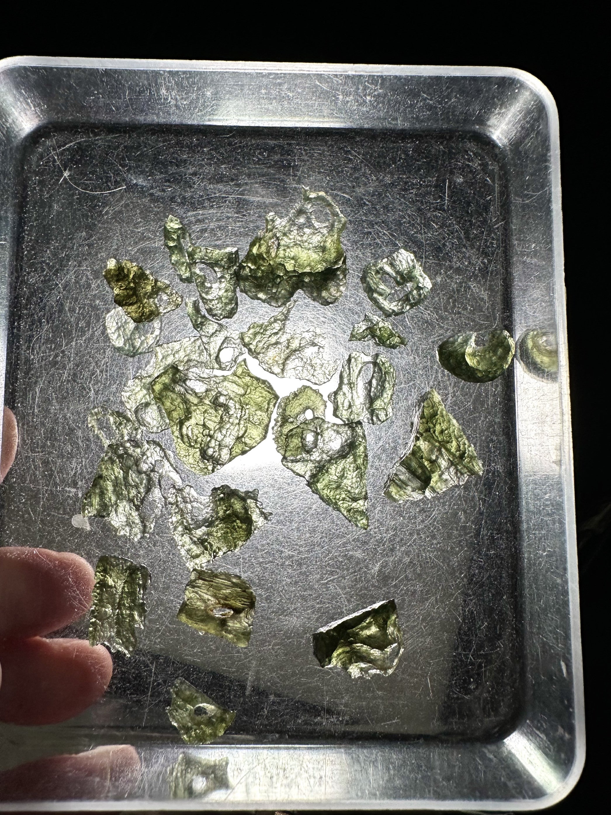Moldavites with natural holes – 22,7g - XXXX21