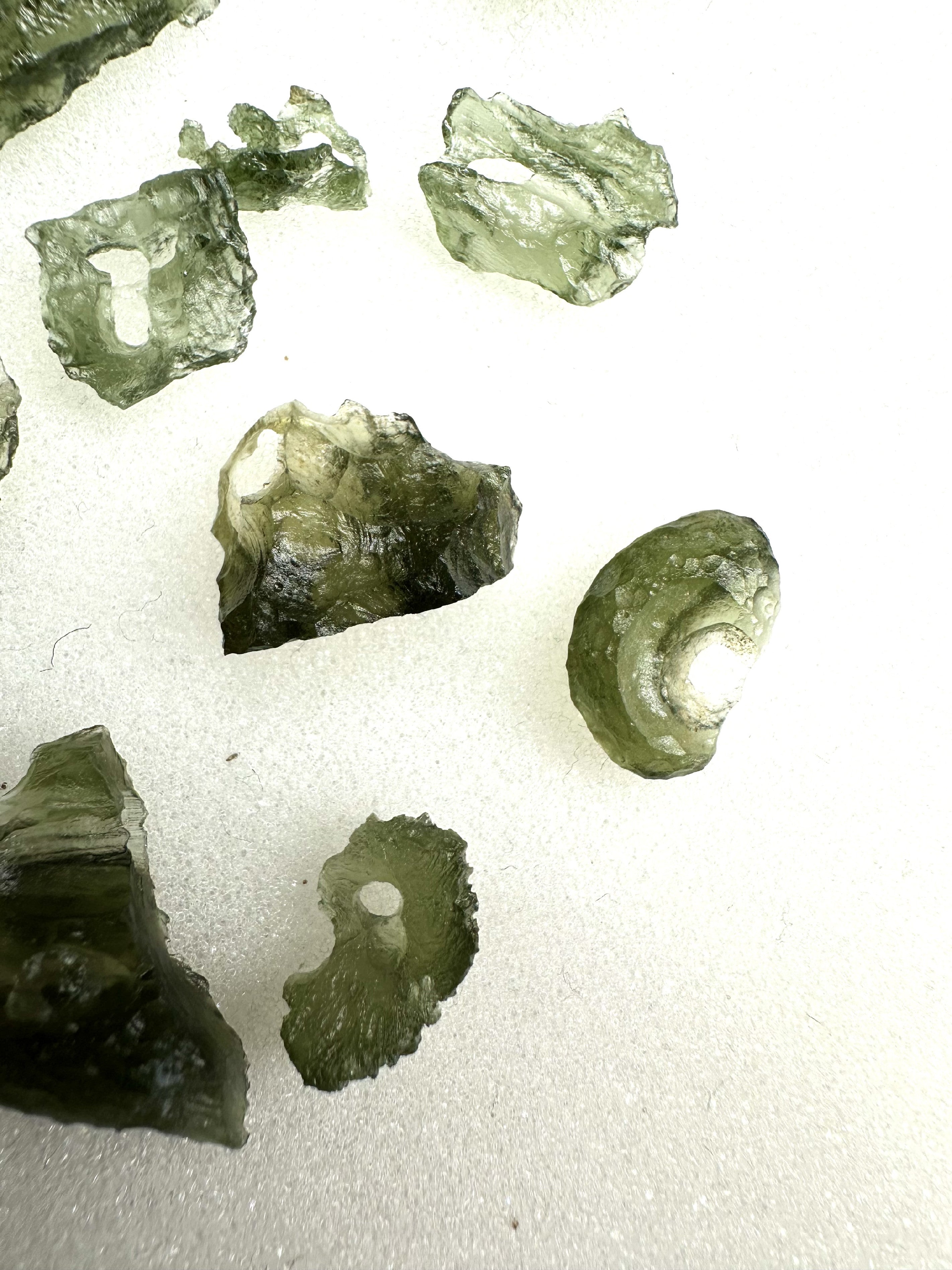 Moldavites with natural holes – 22,7g - XXXX21