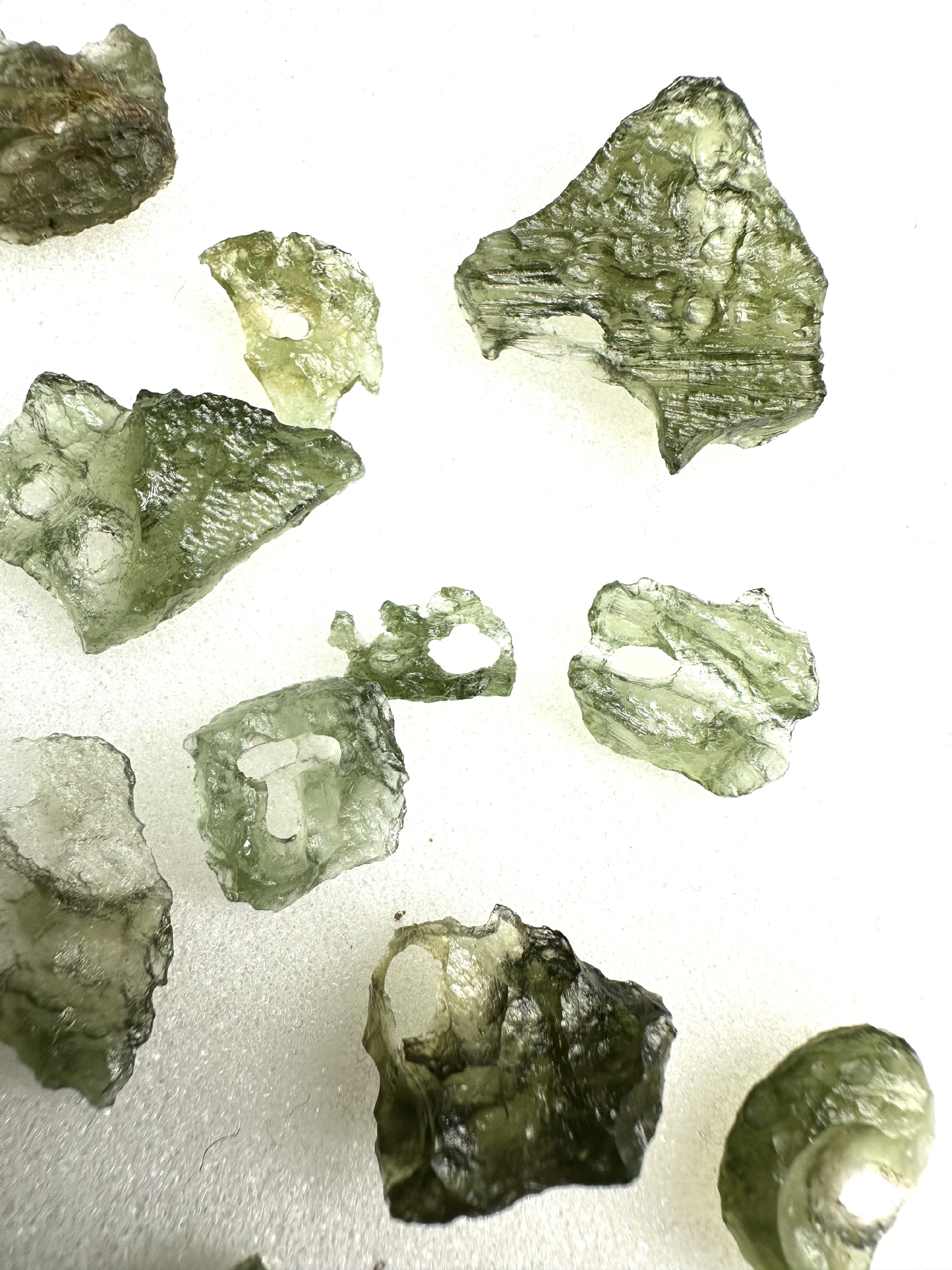 Moldavites with natural holes – 22,7g - XXXX21