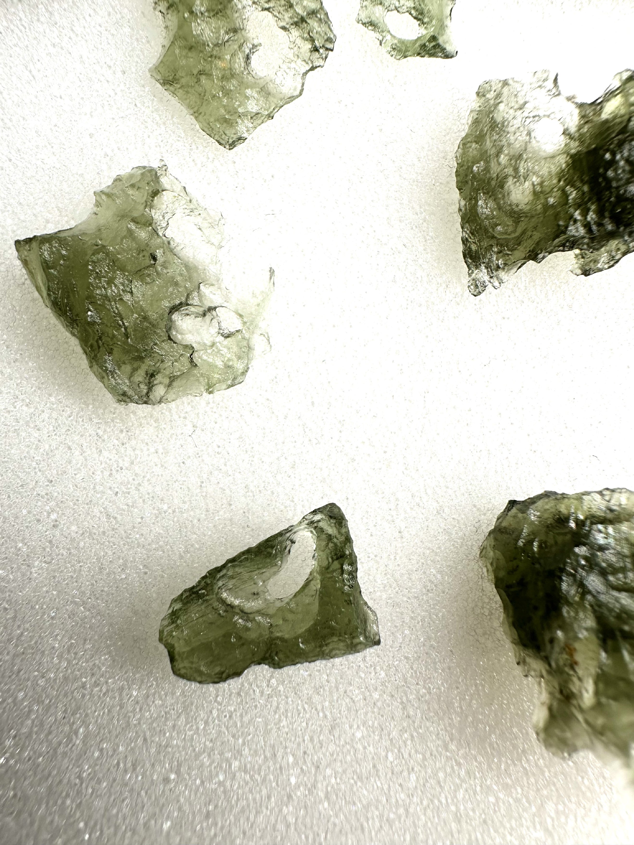 Moldavites with natural holes – 22,7g - XXXX21