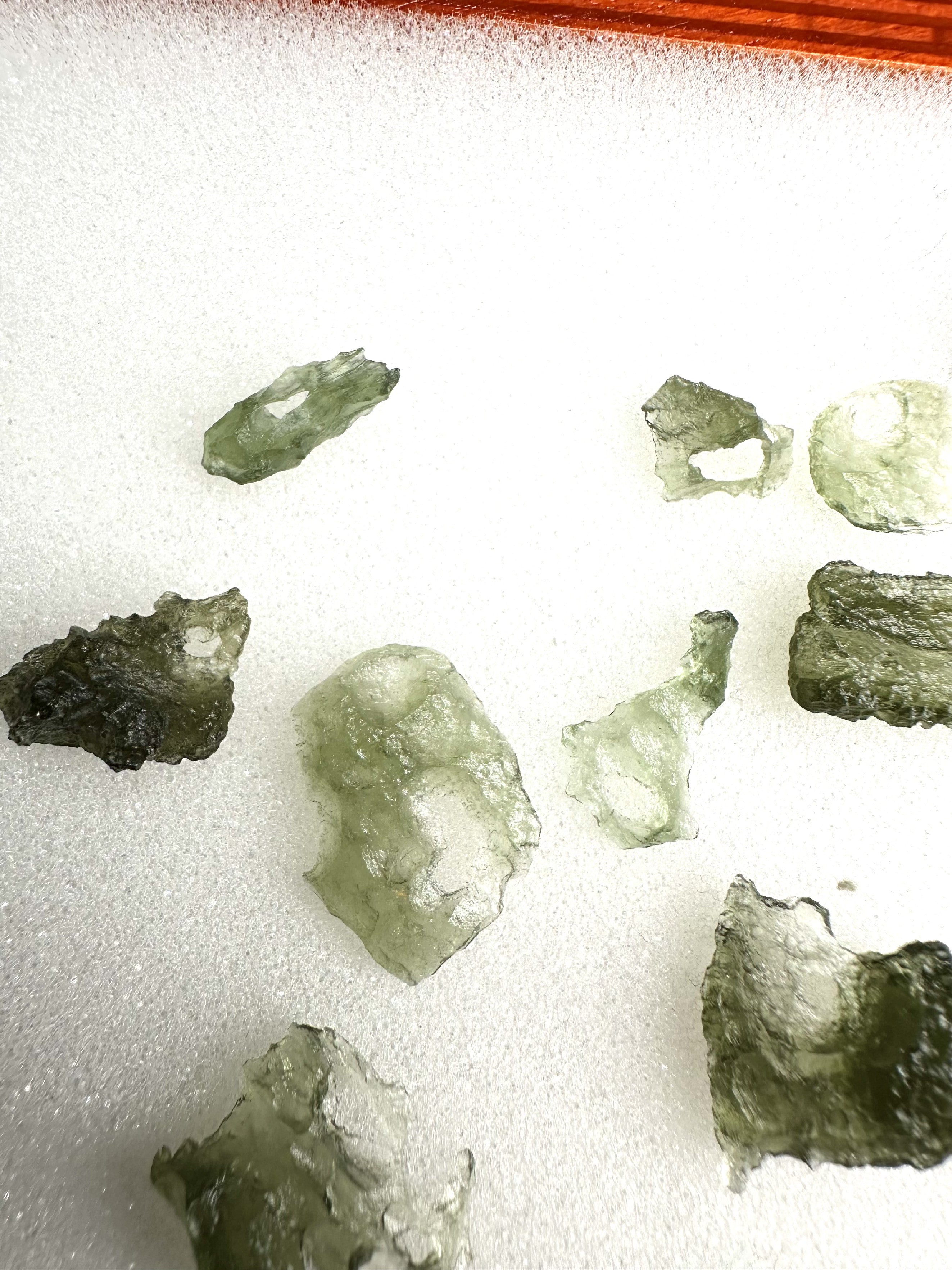 Moldavites with natural holes – 22,7g - XXXX21
