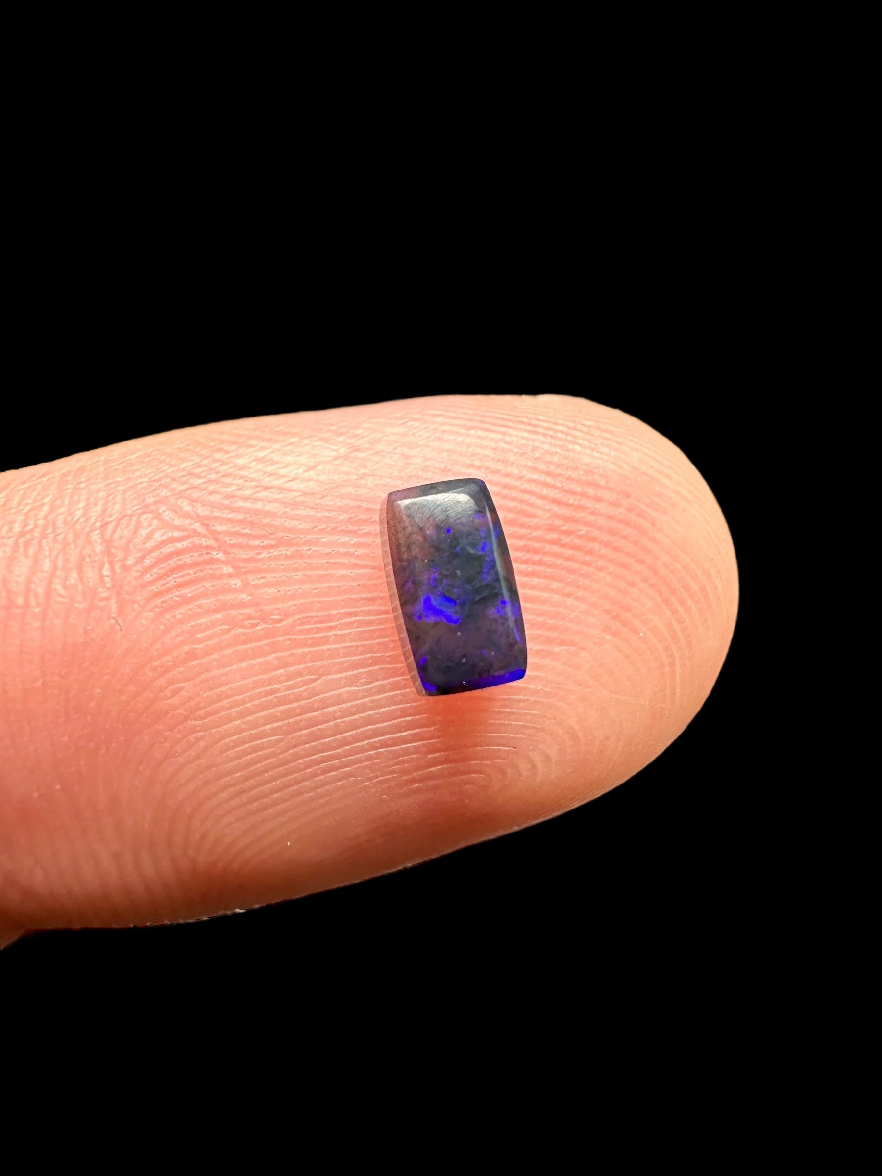 Australian black opal 0,5ct – Cabochon – Lightning Ridge, Australia - AO018
